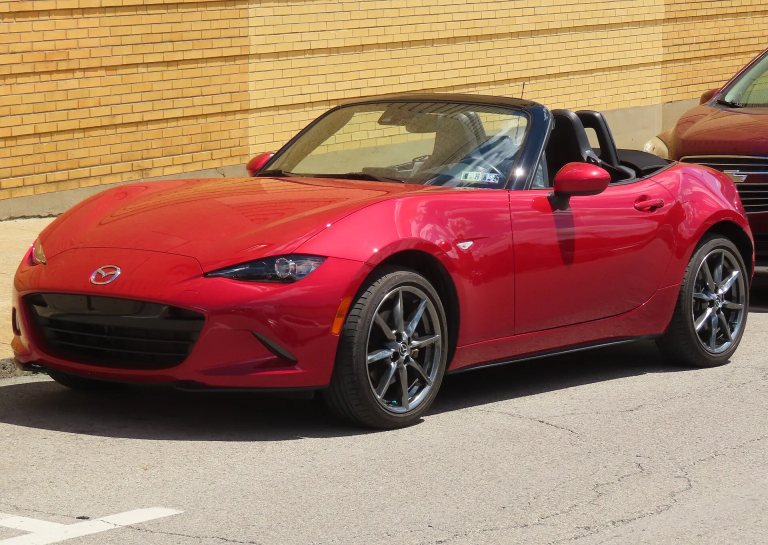 2016 Mazda MX-5 Miata Grand Touring, front left view