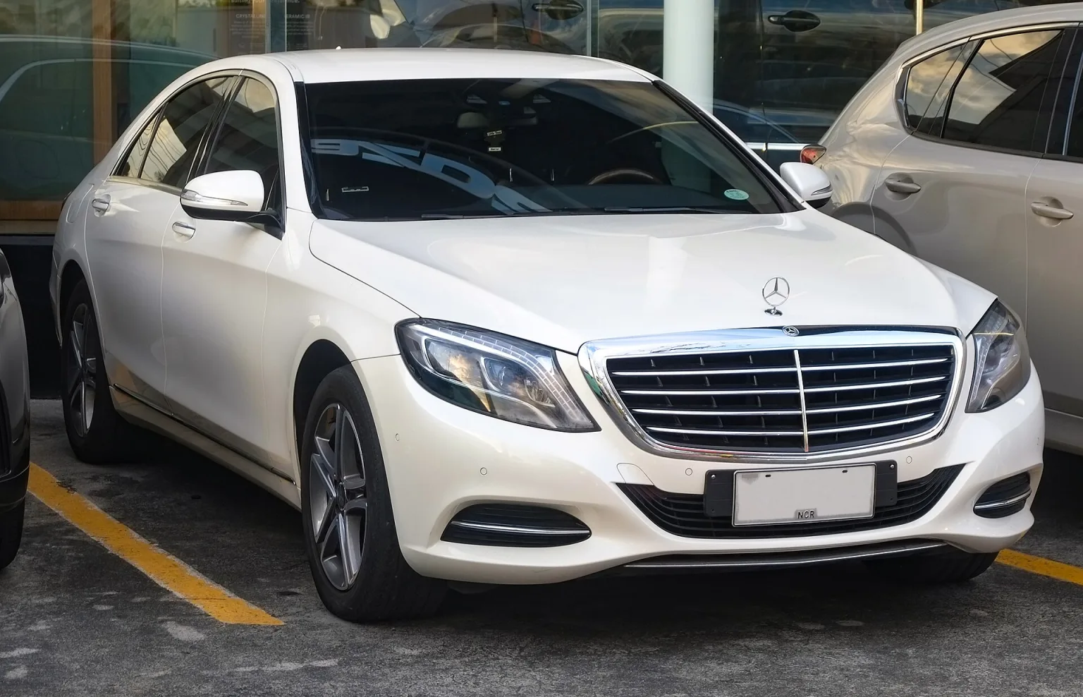 Mercedes-Benz W222 S500 in Diamond White Metallic