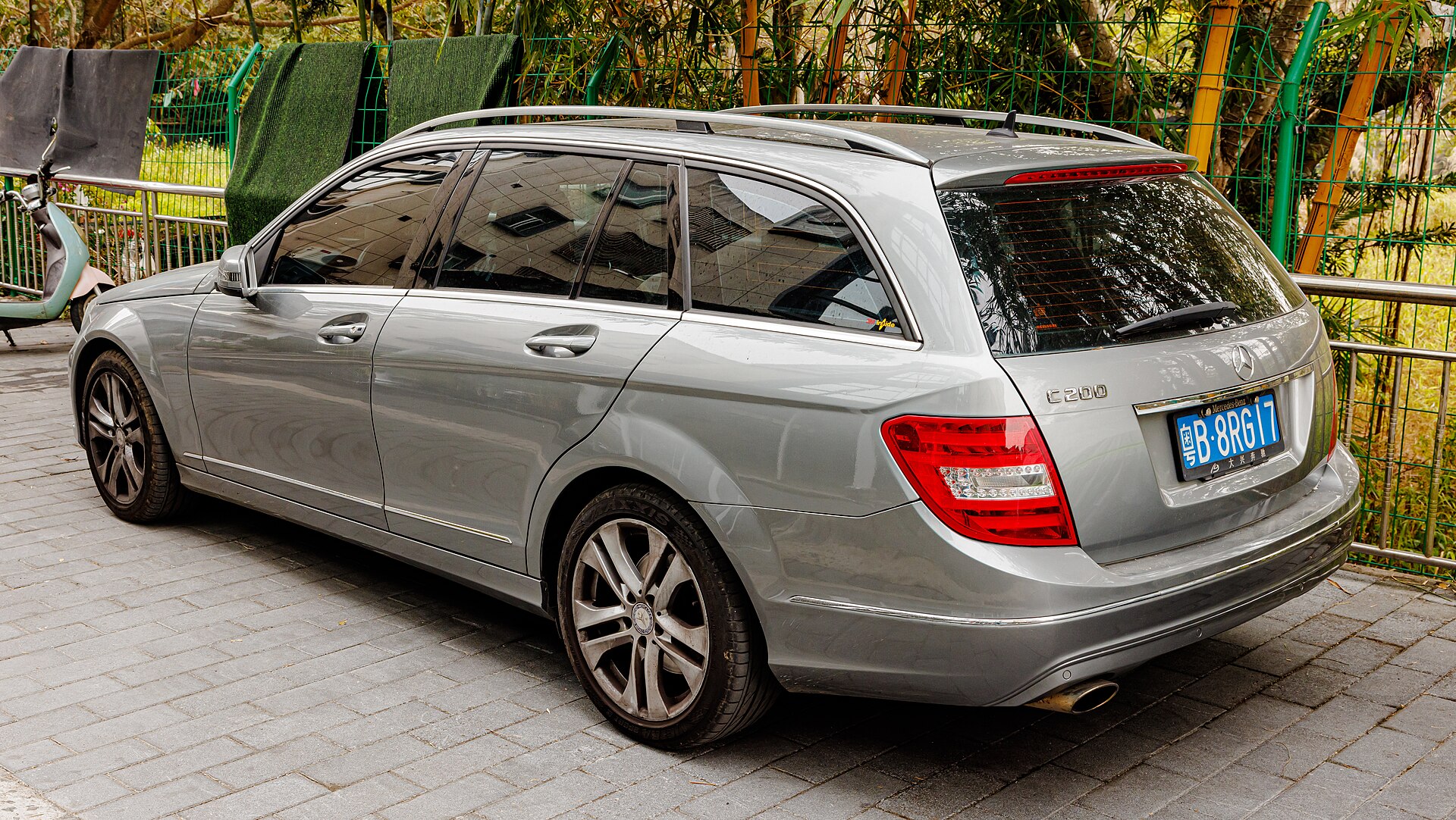 Mercedes-Benz C-Class Estate (S204), the 2014 model generation.