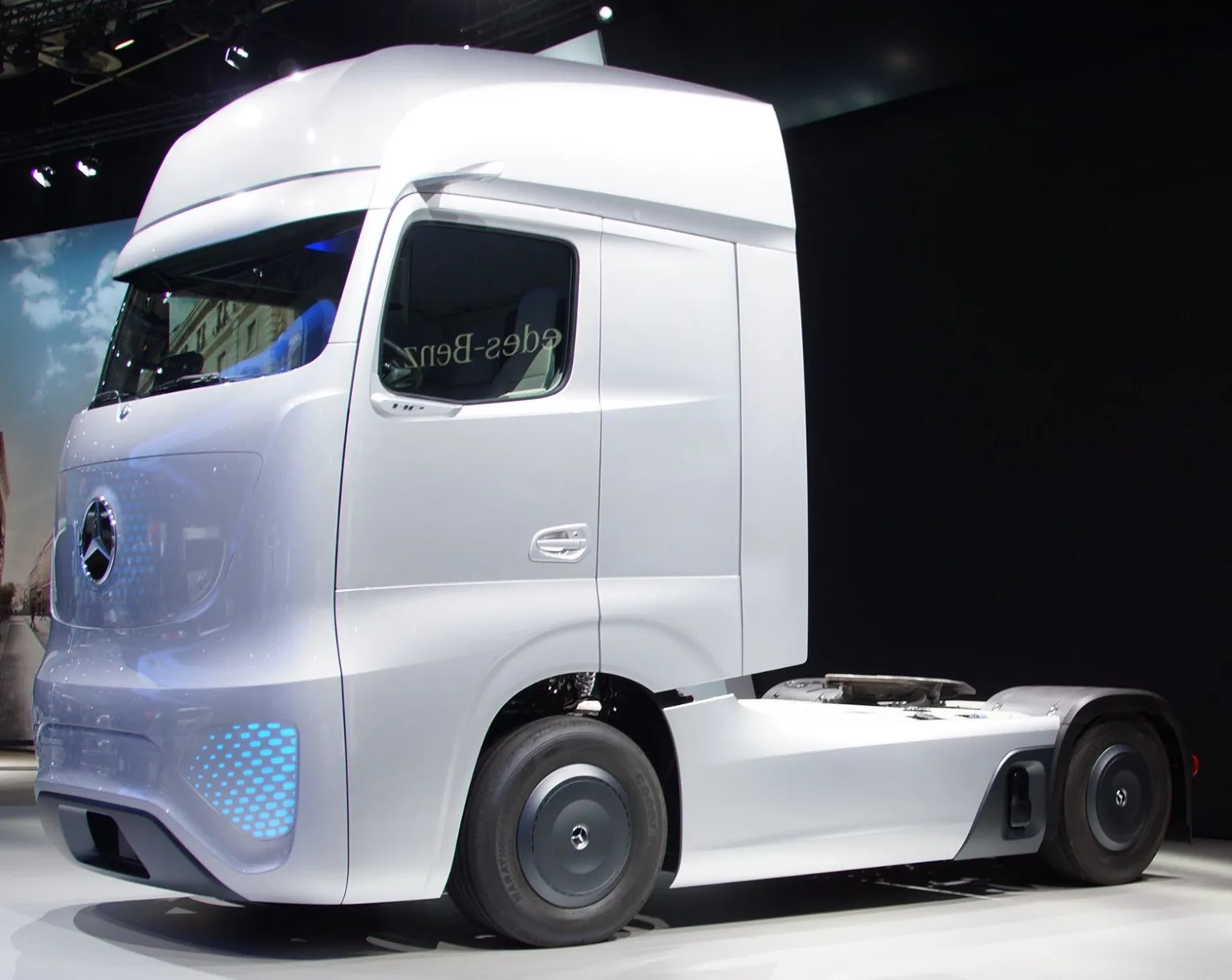 Mercedes-Benz Future Truck 2025 at IAA 2014