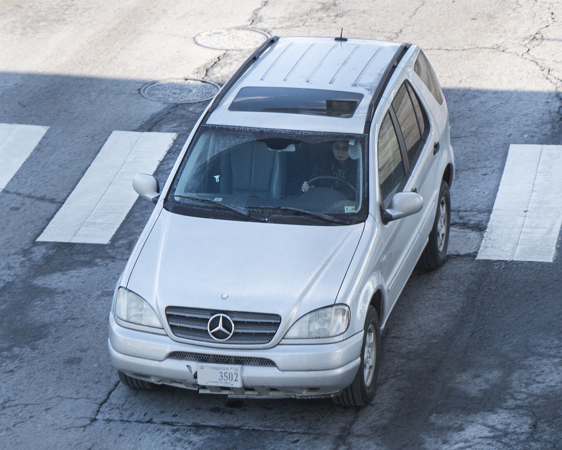 Mercedes-Benz ML320 (W163) in the US, matching the recalled 1998-2003 M-Class.