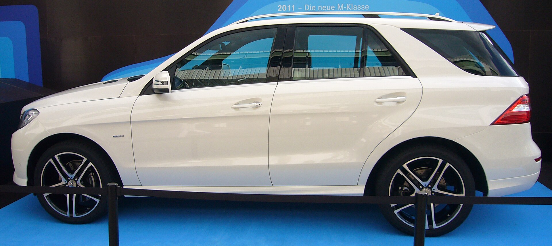 Mercedes-Benz M-Class (W166) side view
