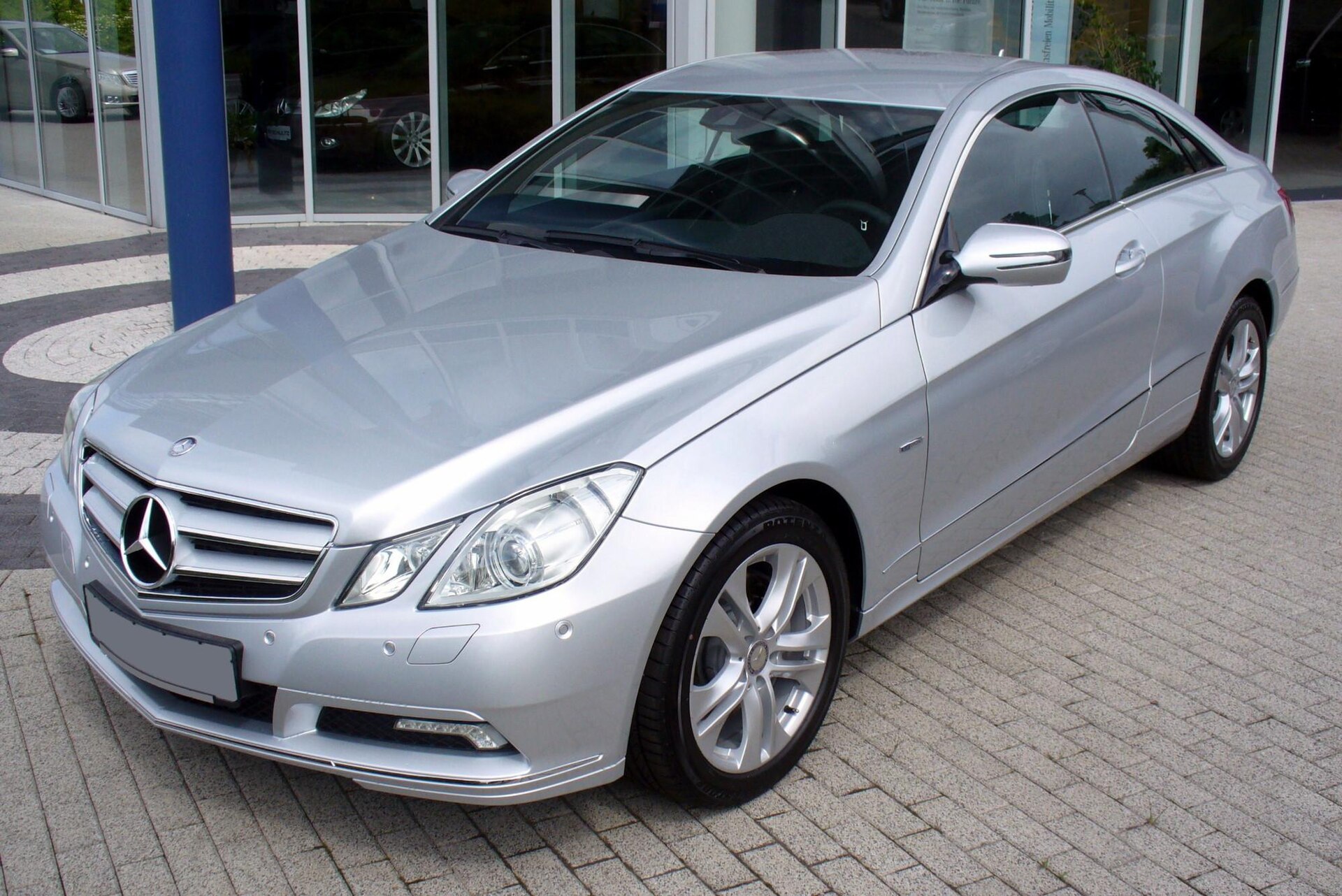 Mercedes-Benz E-Class Coupe (C207) in Iridium Silver
