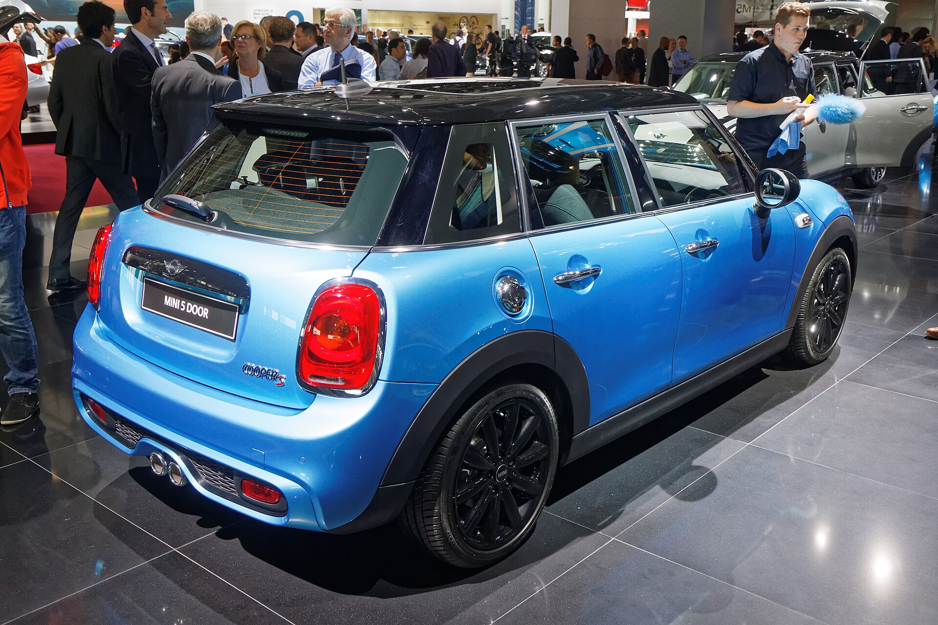 2014 Mini 5 Door at the Paris Motor Show