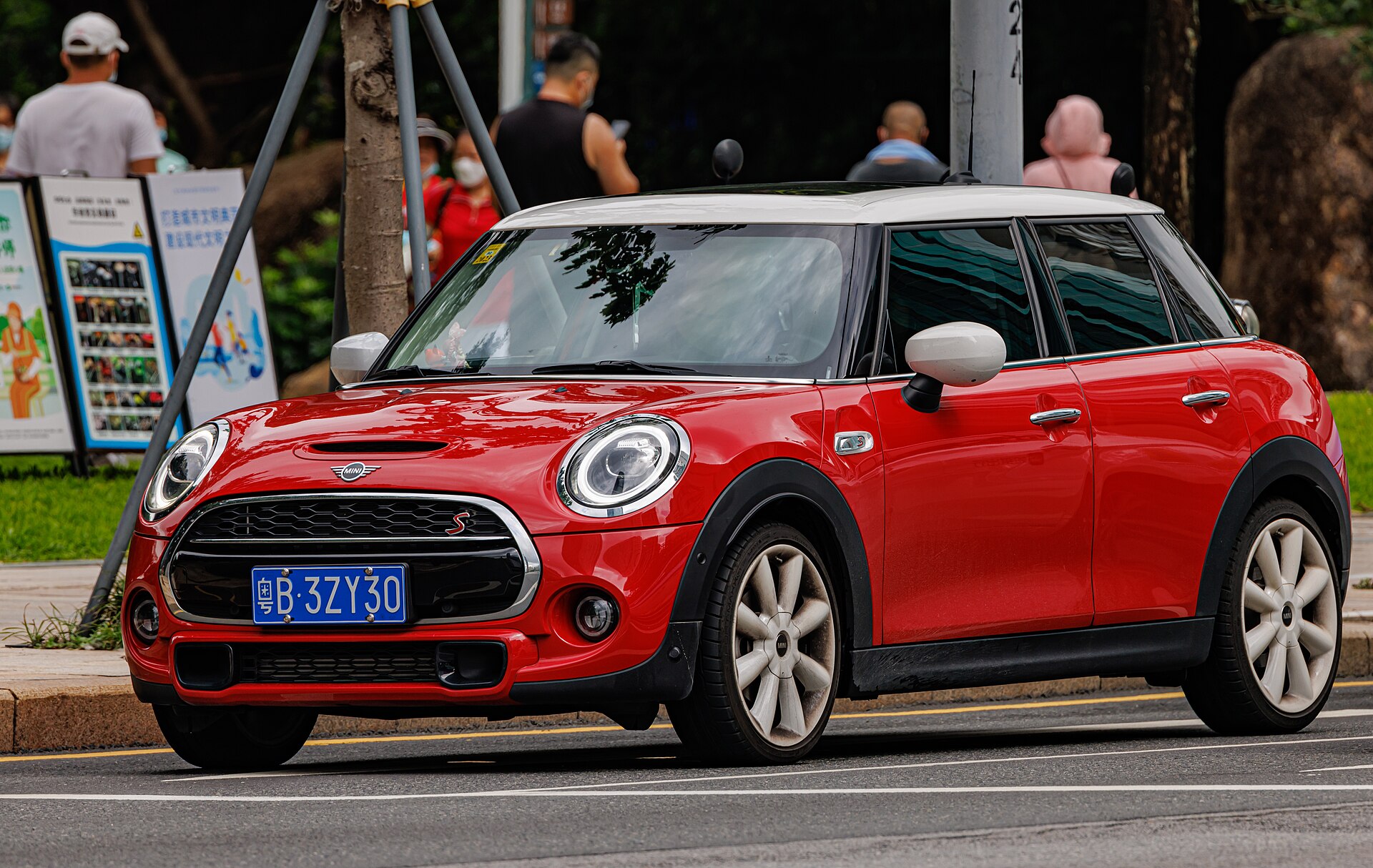 MINI COOPER S 5 DOOR (F55) in China