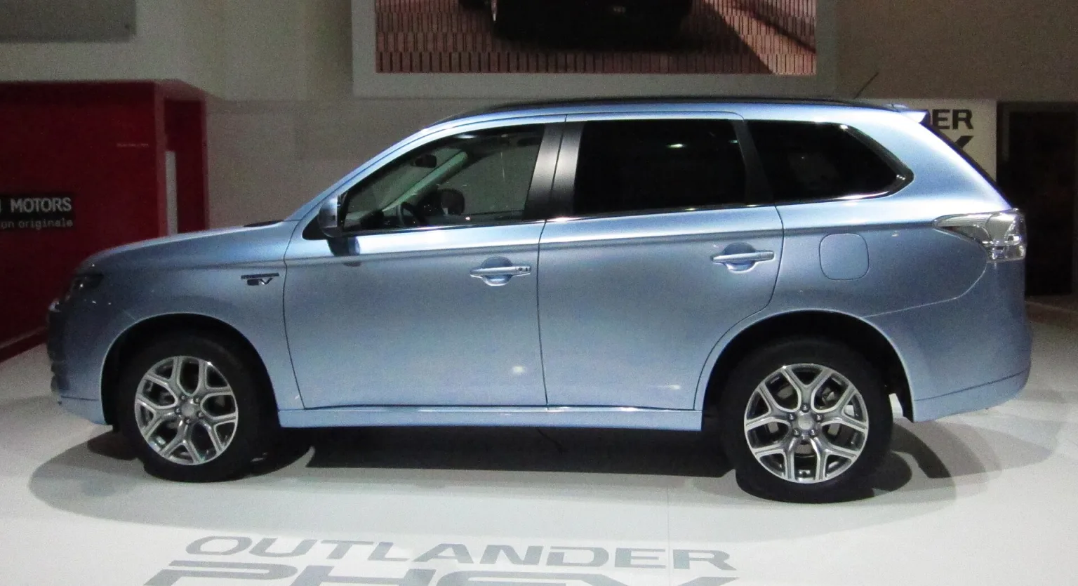 2012 Mitsubishi Outlander PHEV, side view
