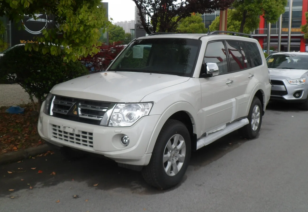 2014 Mitsubishi Pajero IV LWB in China