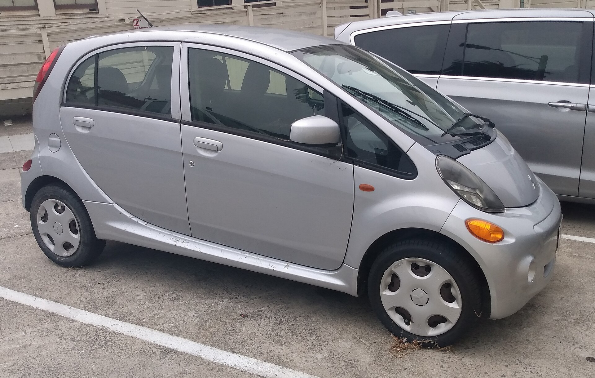 2013 Mitsubishi i-MiEV front view