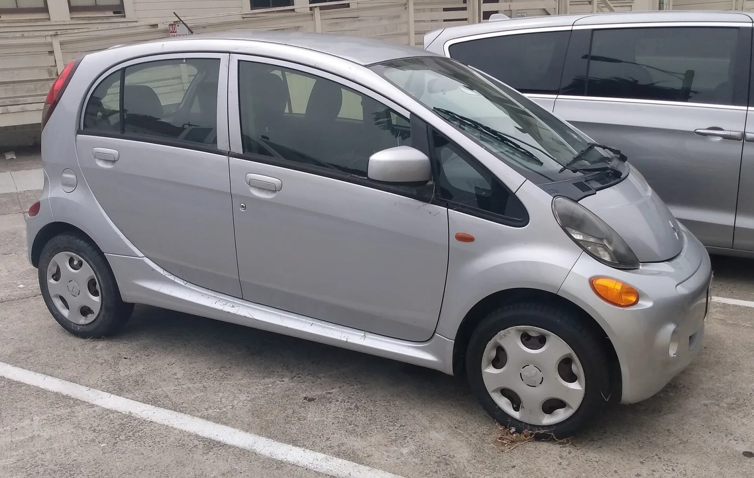 2013 Mitsubishi i-MiEV front view