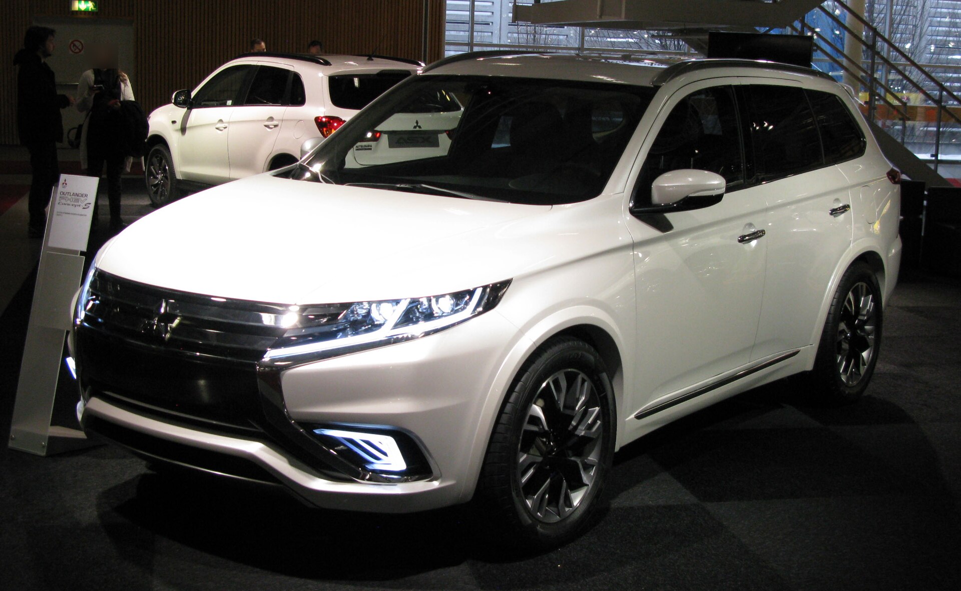 Mitsubishi Outlander PHEV Concept-S, a 2013-era plug-in hybrid vehicle.