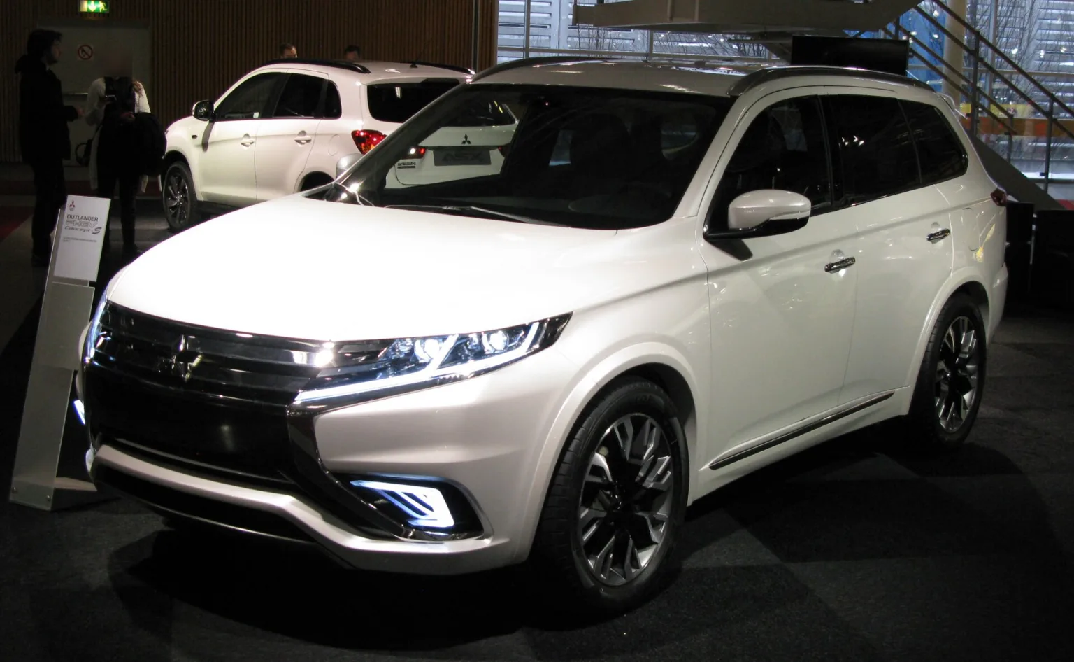 Mitsubishi Outlander PHEV Concept-S, a 2013-era plug-in hybrid vehicle.