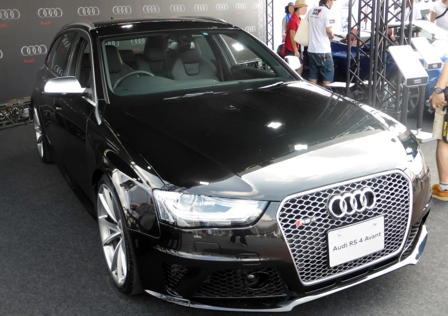 Audi RS4 (B8) front view