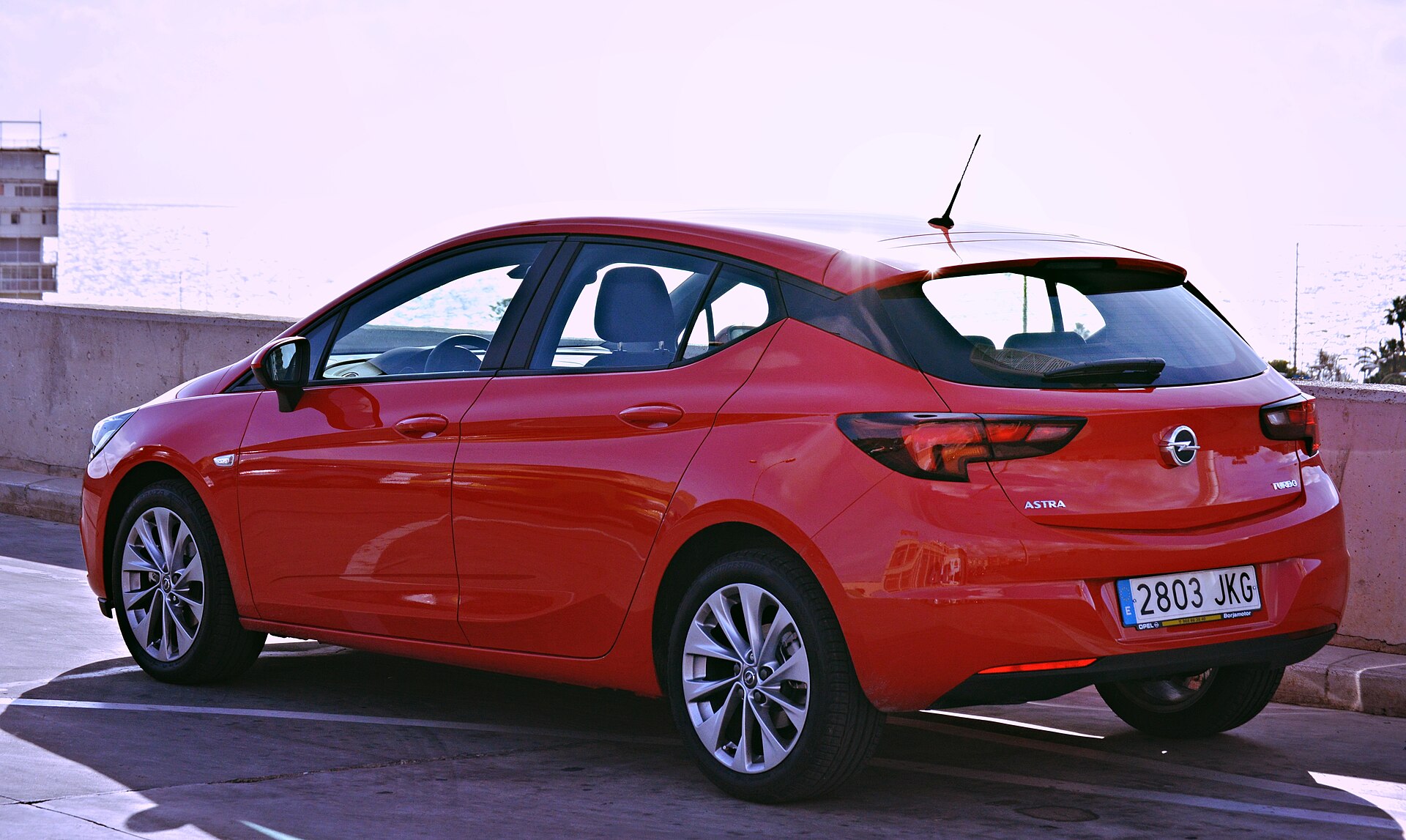 2015 Opel Astra hatchback, front three-quarter view