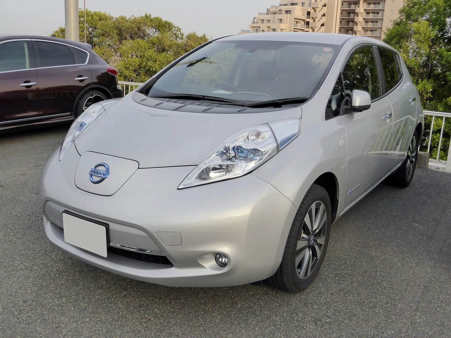 Nissan LEAF (ZE0) front view