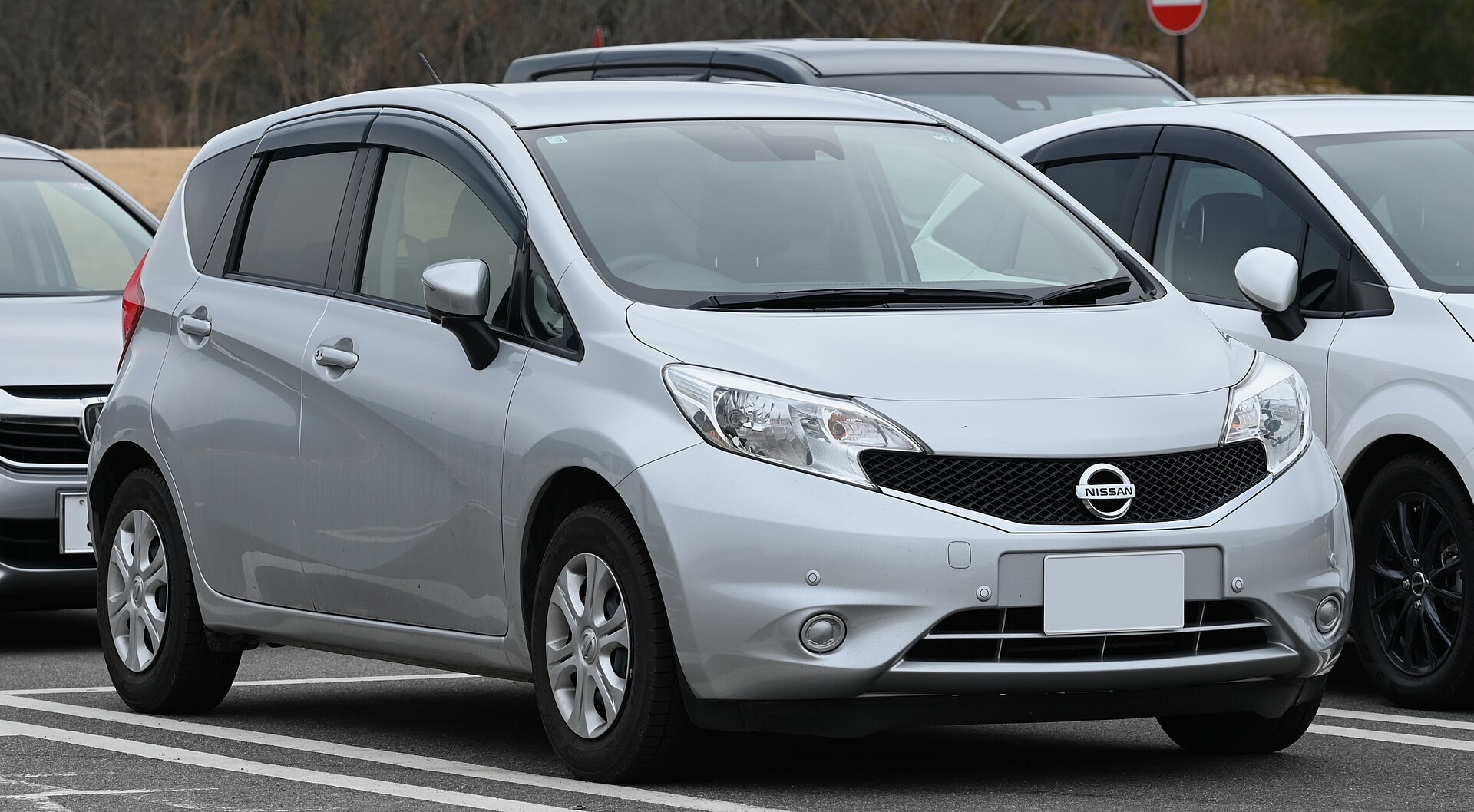 2014-2016 Nissan Note X, matching the 2013 generation for the article.