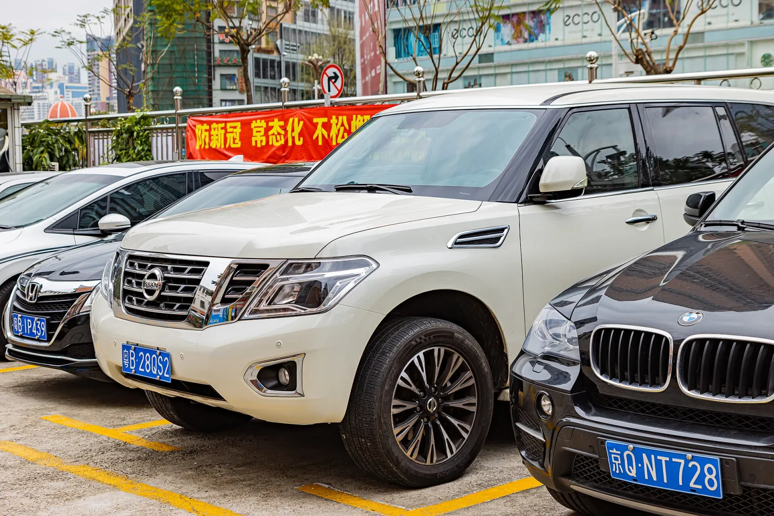 Nissan Patrol Y62, the generation sold as the V8 in Australia from 2013 onward.
