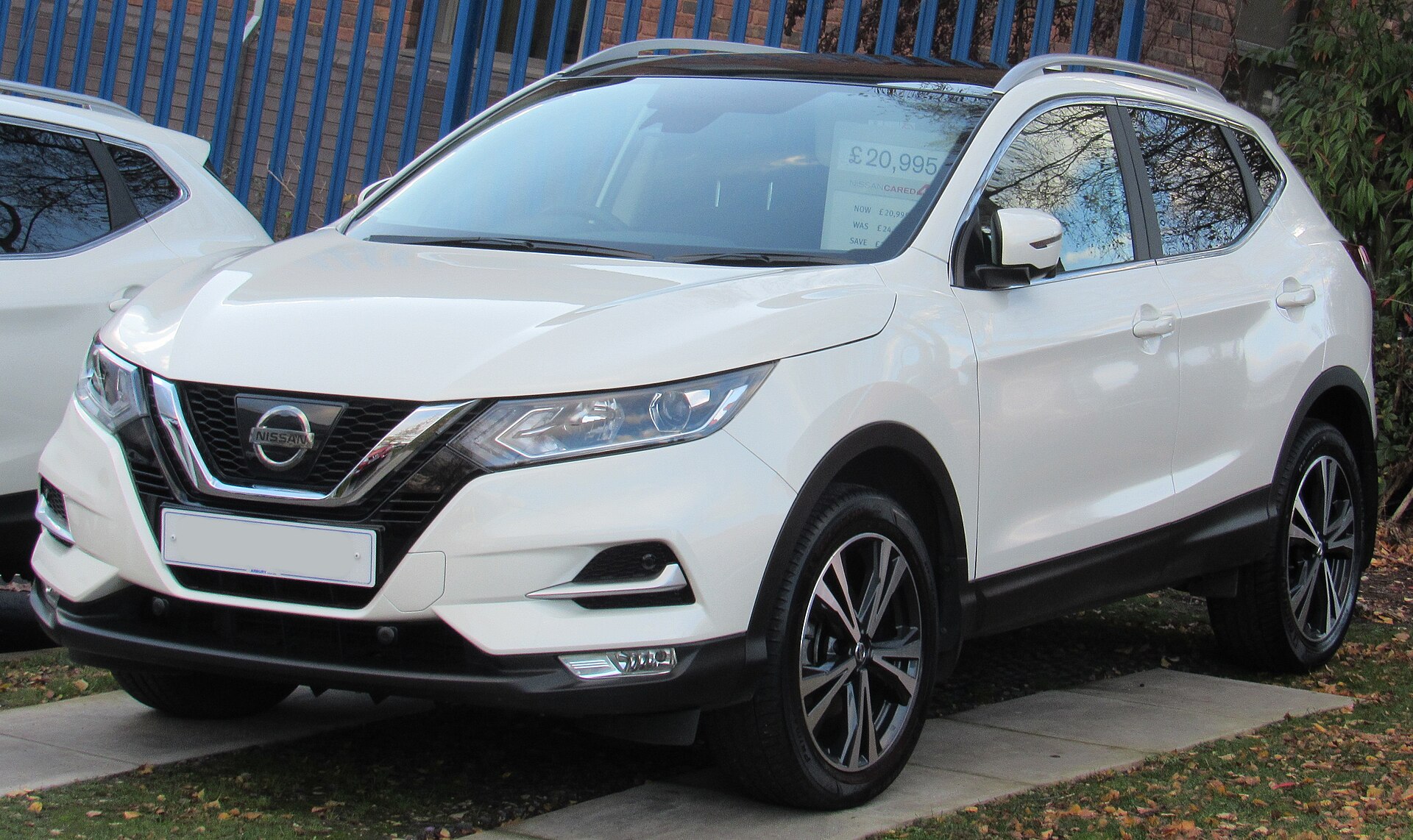 2017 Nissan Qashqai N-Connecta DCi 1.5 facelift, front view