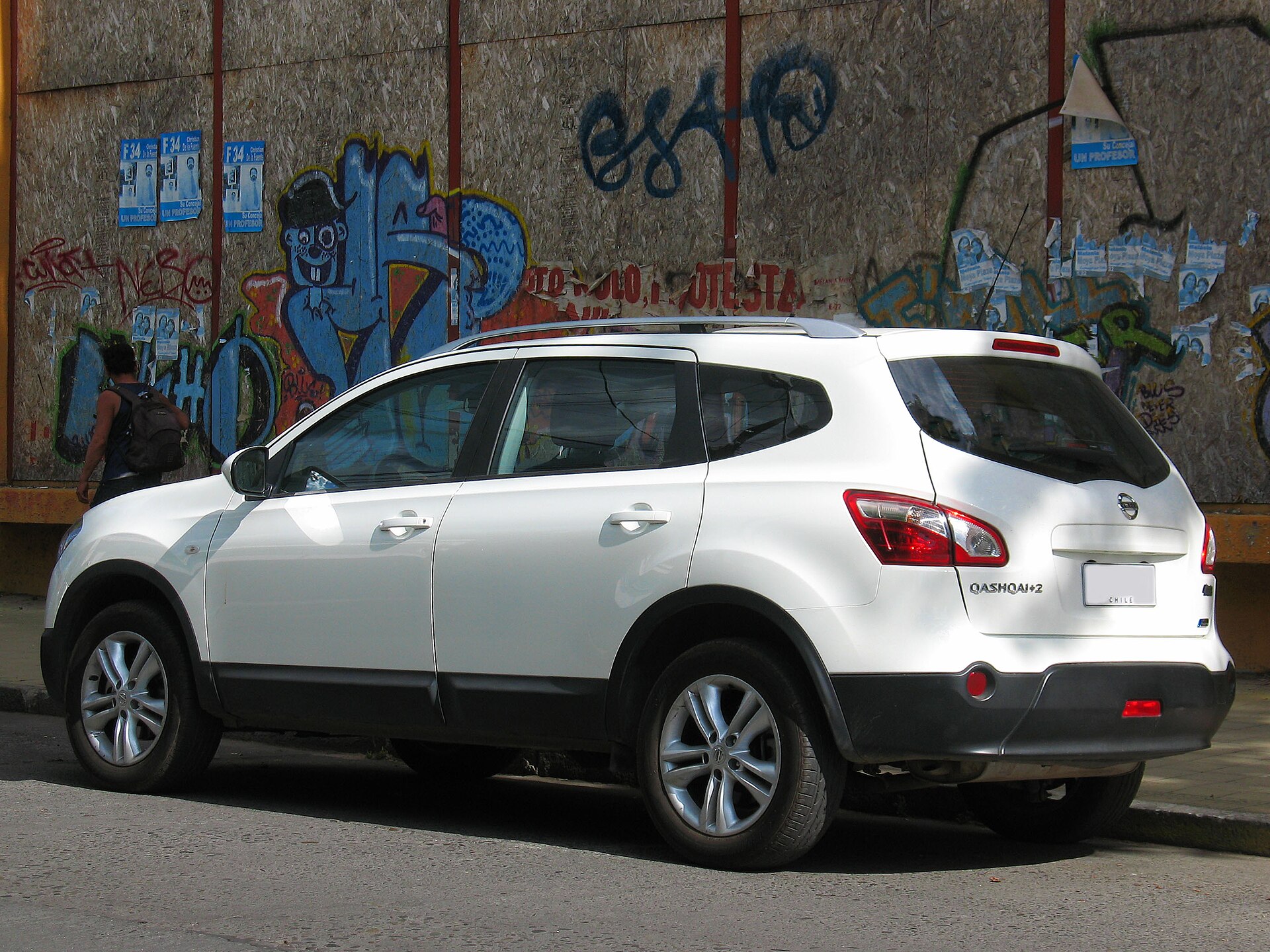 2013 Nissan Qashqai+2, the extended 7-seat version of the J10 generation.