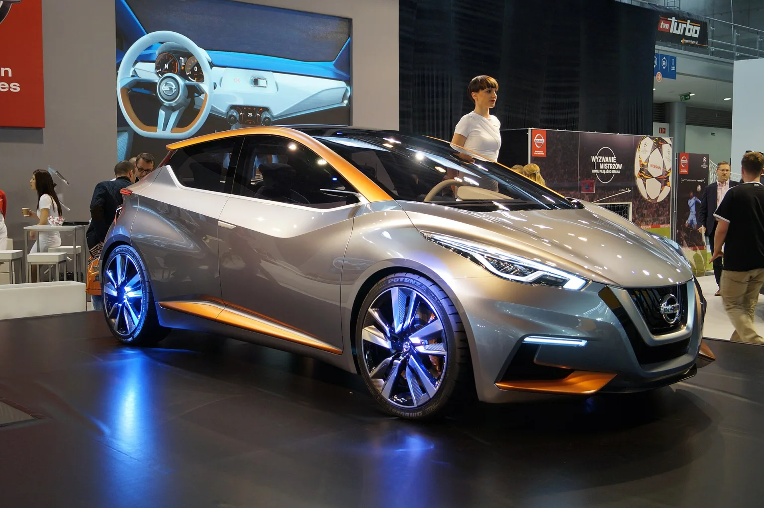 Nissan Sway Concept front view at 2015 Geneva Motor Show