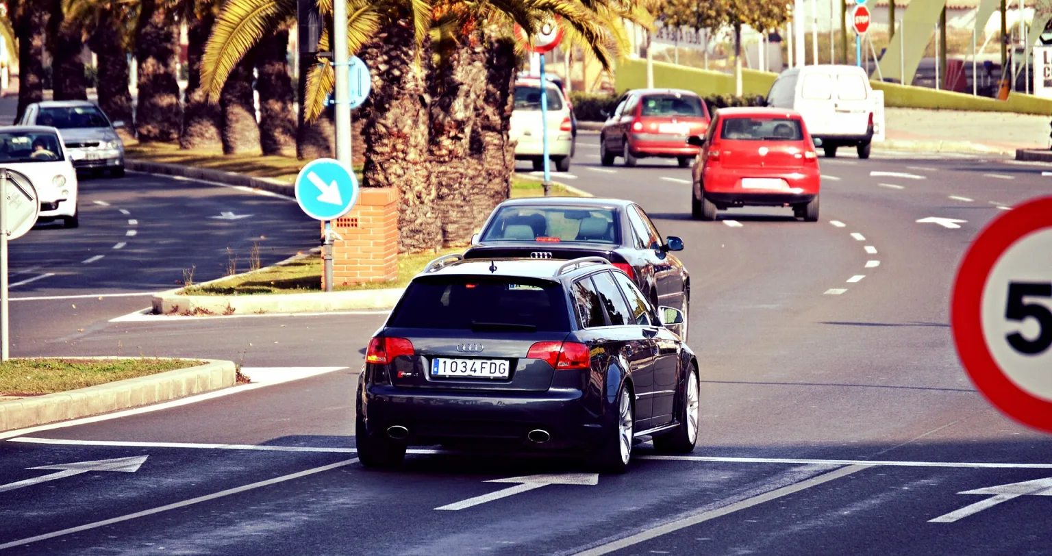 Audi RS4 Avant in blue, side view