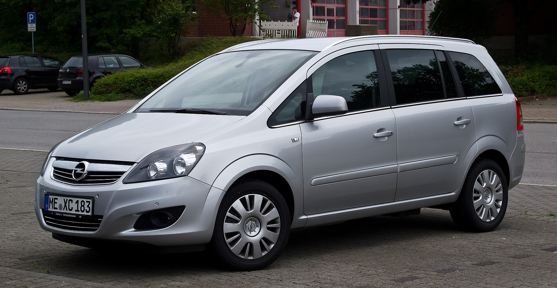 Opel Zafira 1.6 CNG ecoFlex Turbo Design Edition (B, Facelift) front view