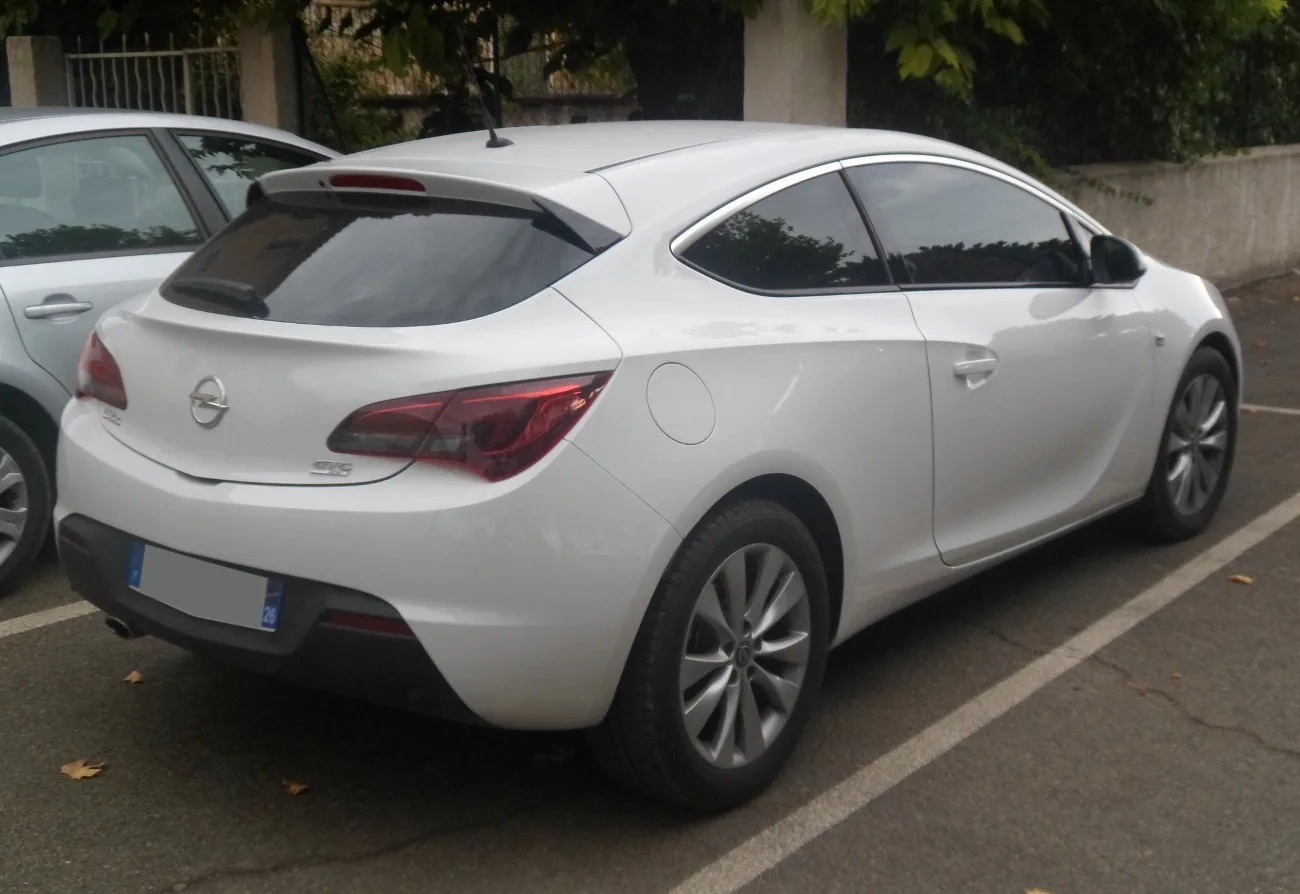Opel Astra J GTC in France, 2012