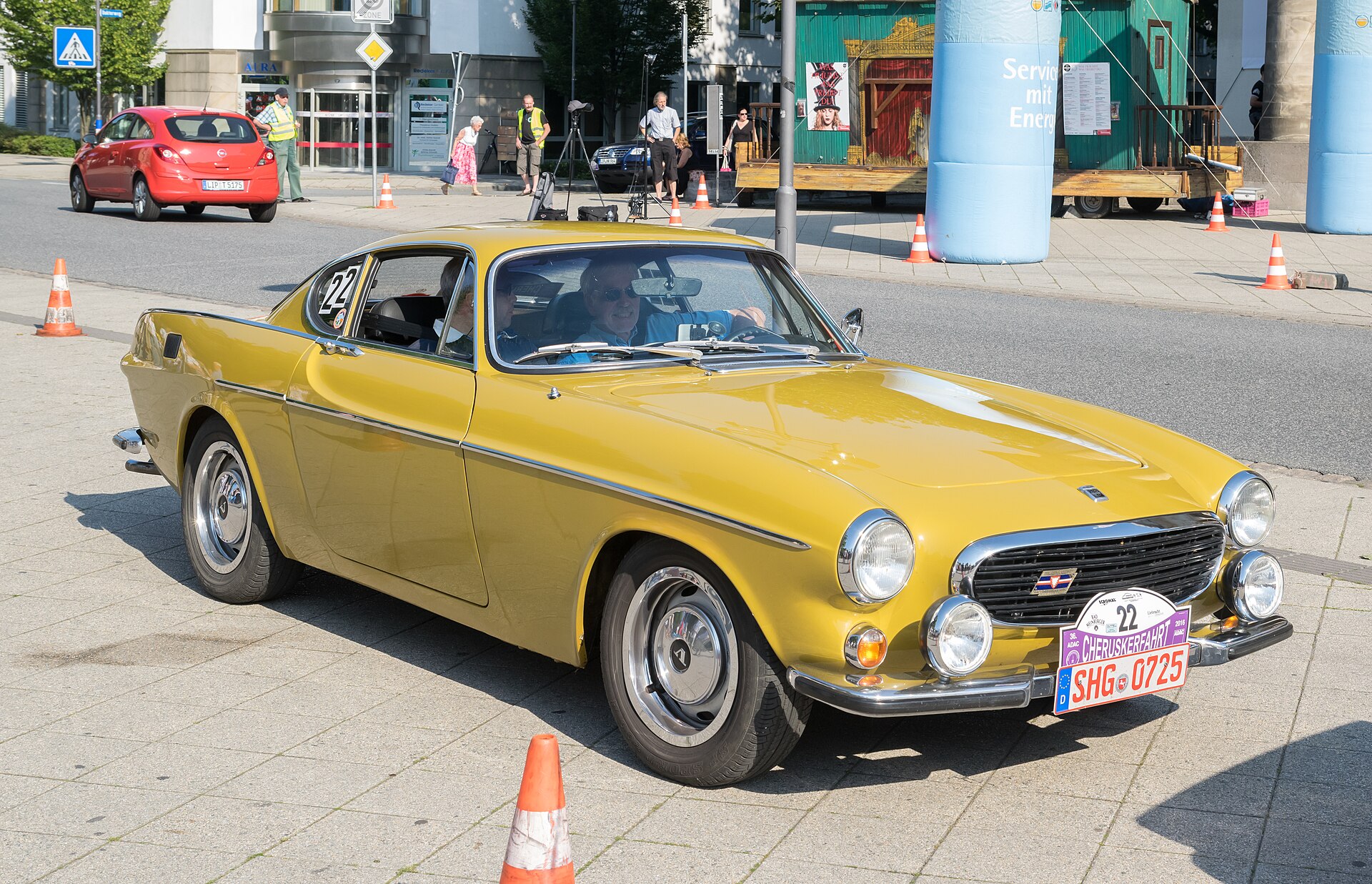1971 Volvo P1800, similar to the 1972 P1800E described in the article.