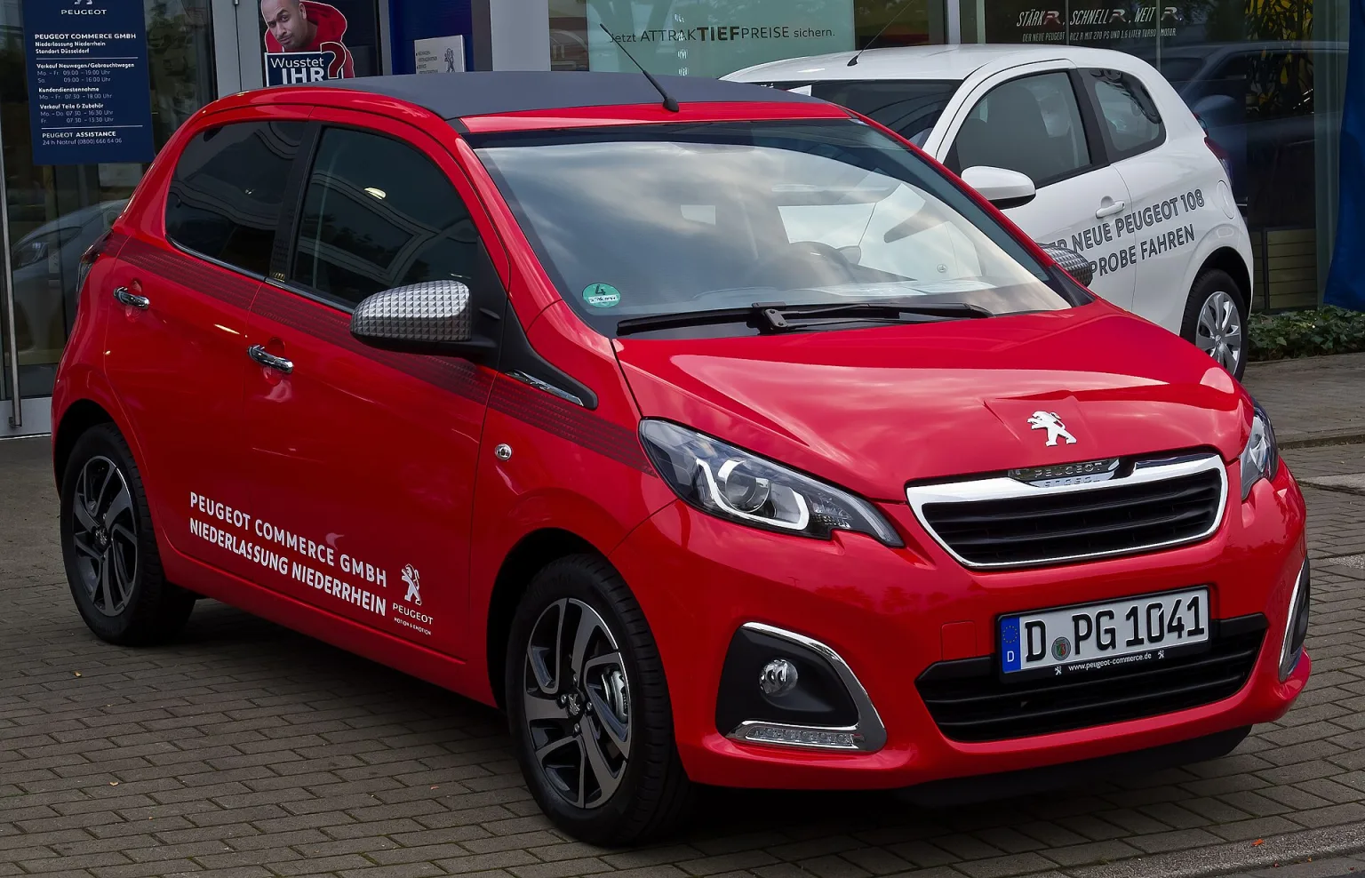 Peugeot 108 PureTech 82 TOP! Allure at the 2014 Geneva Motor Show