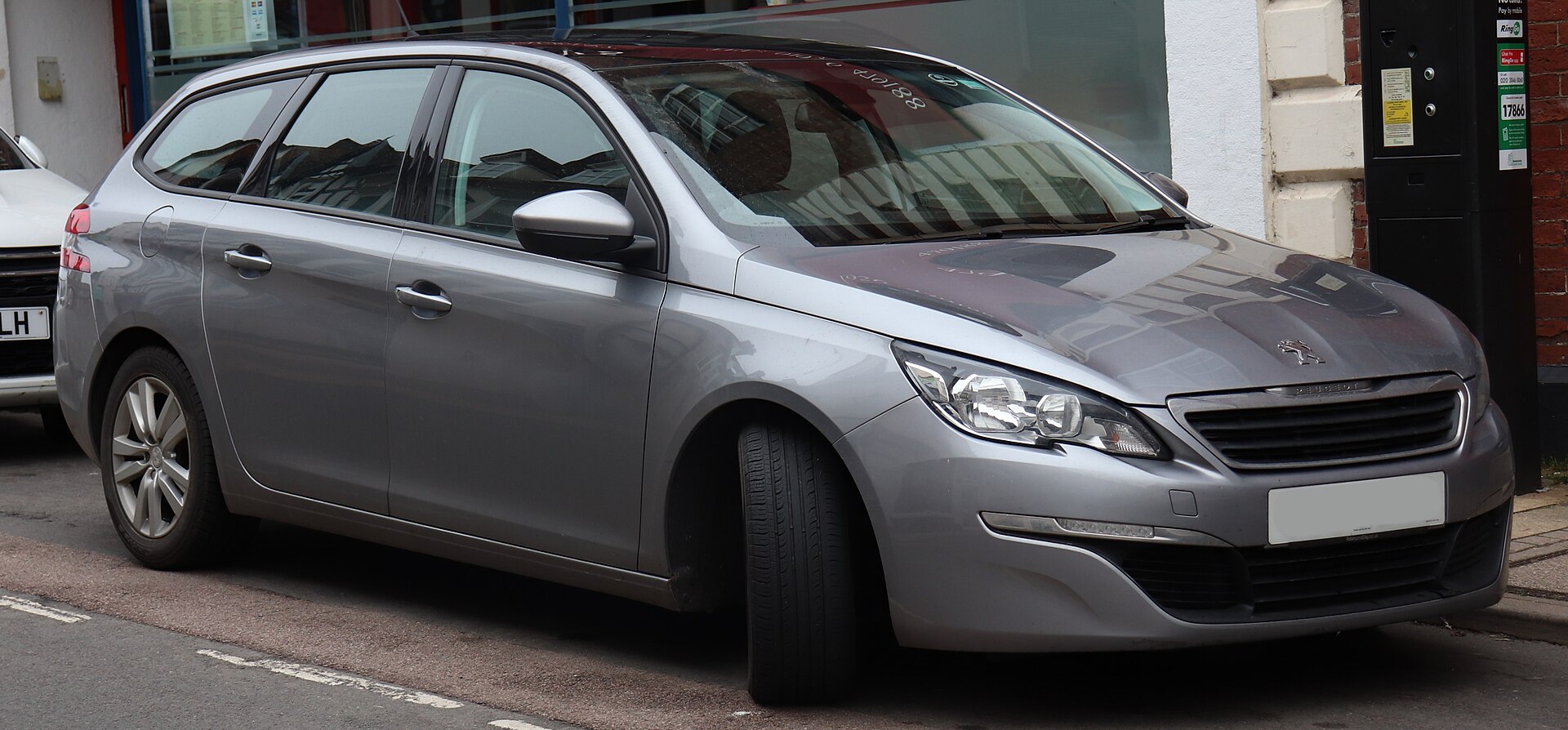 2014 Peugeot 308 SW Active HDi 1.6 front view