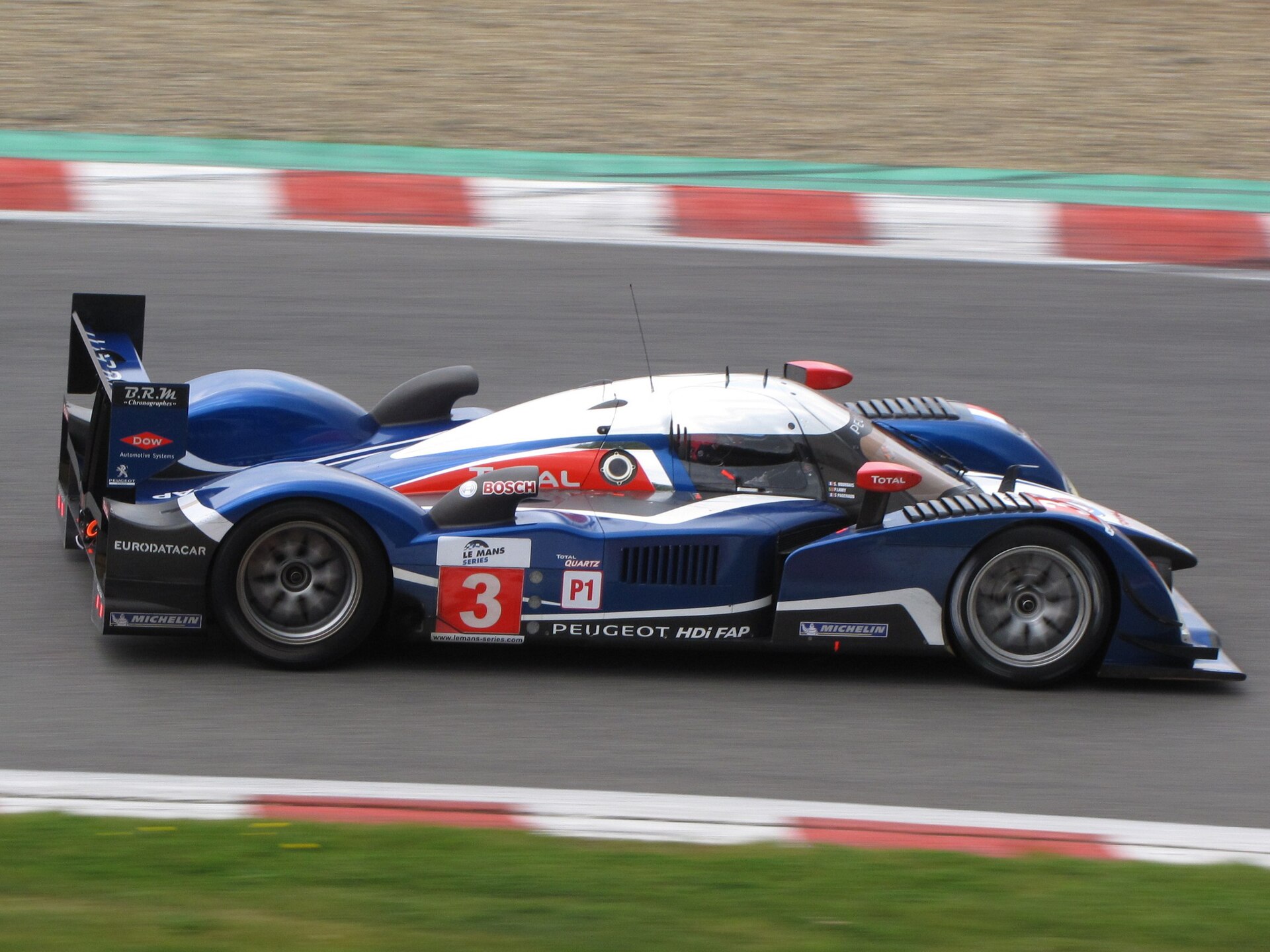 Peugeot 908 HDi FAP racing at Spa in 2010