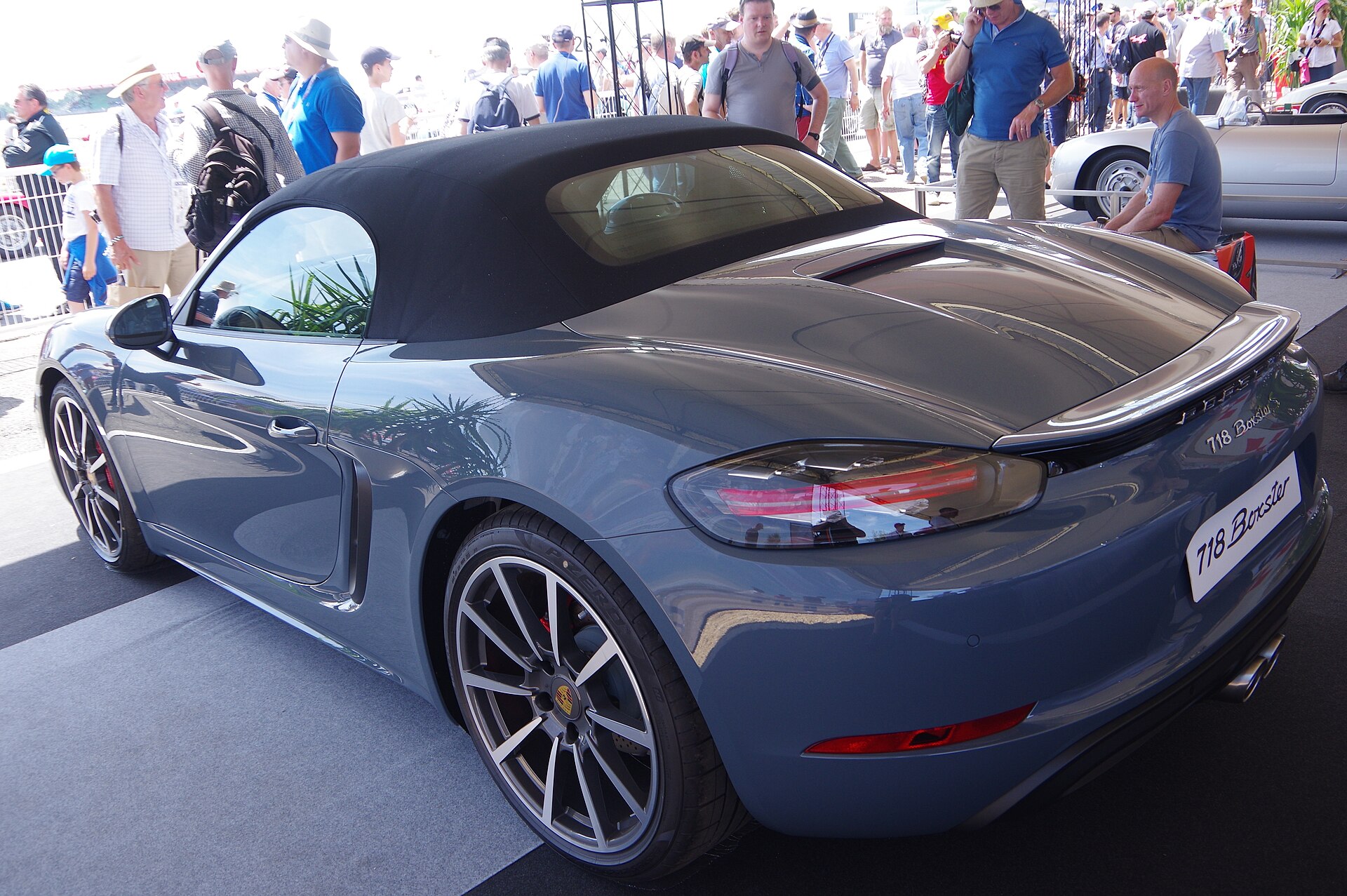 2016 Porsche 718 Boxster at a car show