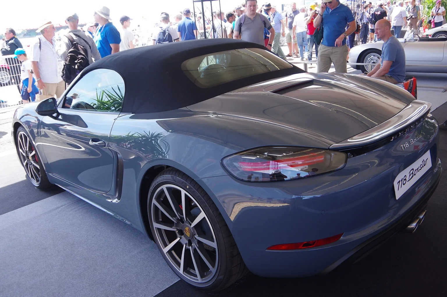 2016 Porsche 718 Boxster at a car show