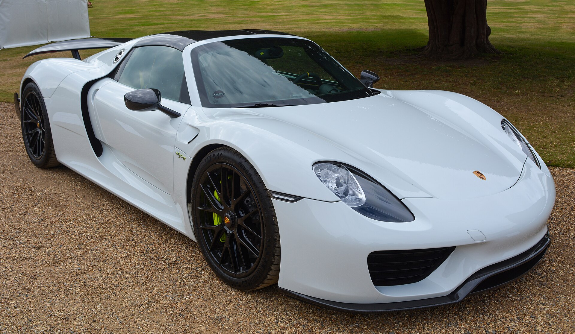 2015 Porsche 918 Spyder, production model, front view.