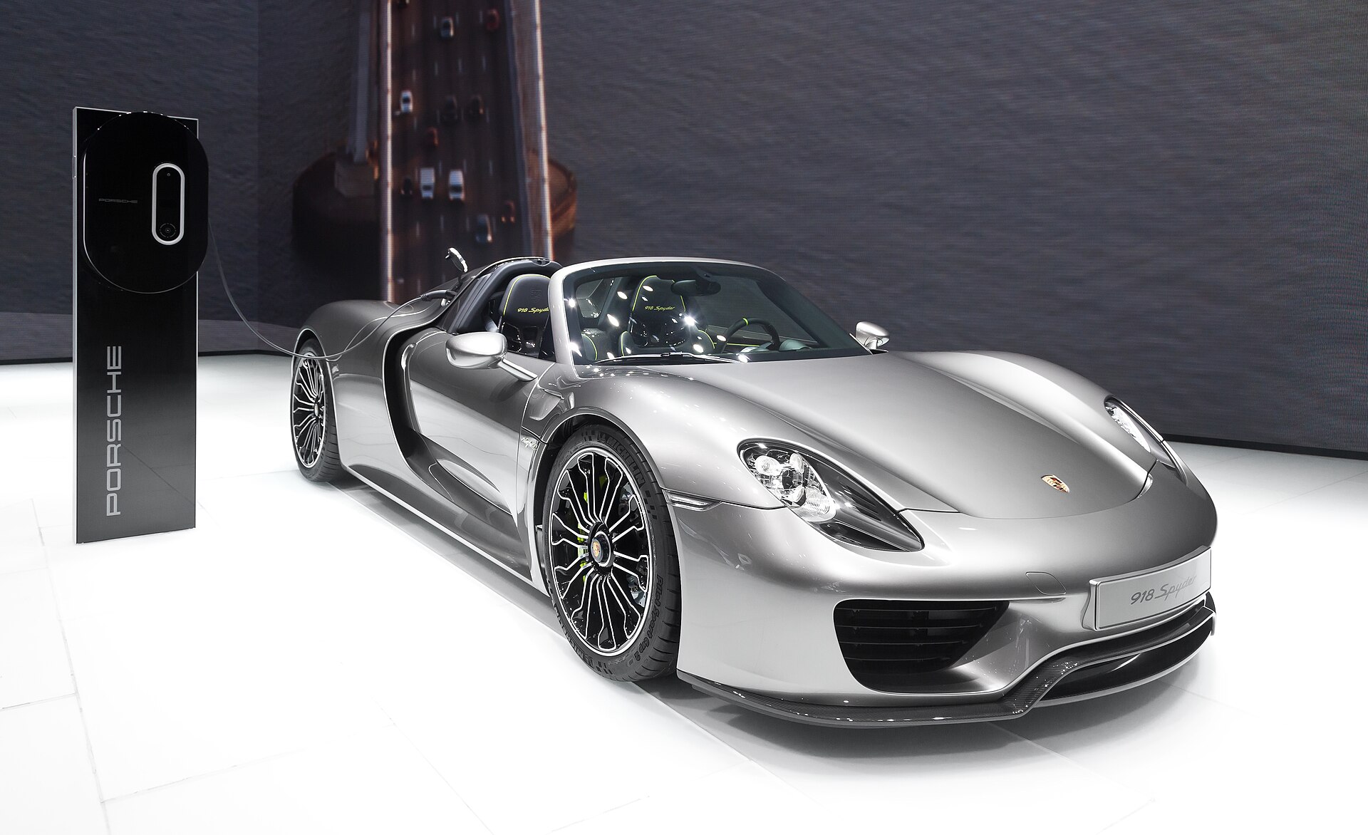 Porsche 918 Spyder at the 2013 IAA auto show