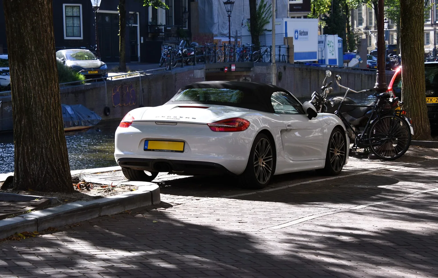 2014 Porsche Boxster (981) in silver, front three-quarter view