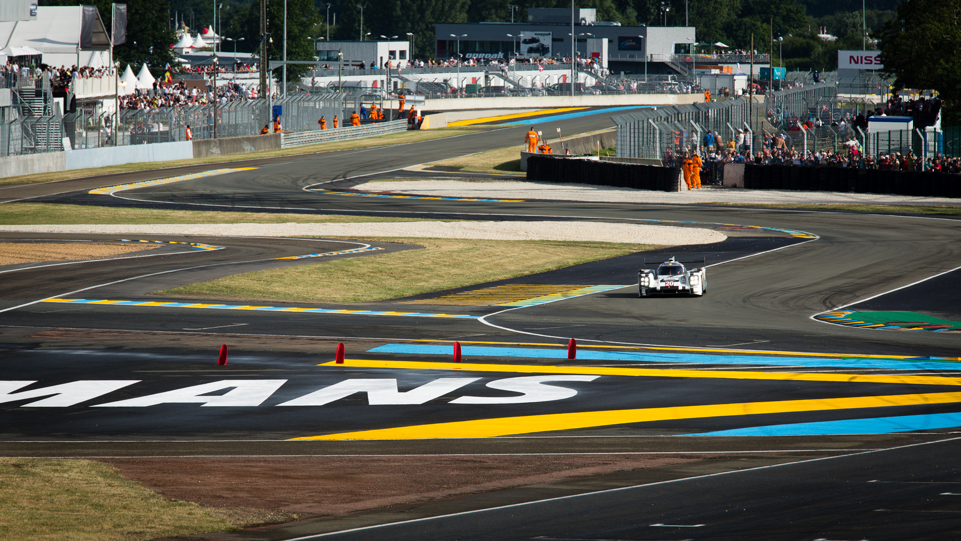 Porsche 919 Hybrid at the Ford Chicane, Le Mans