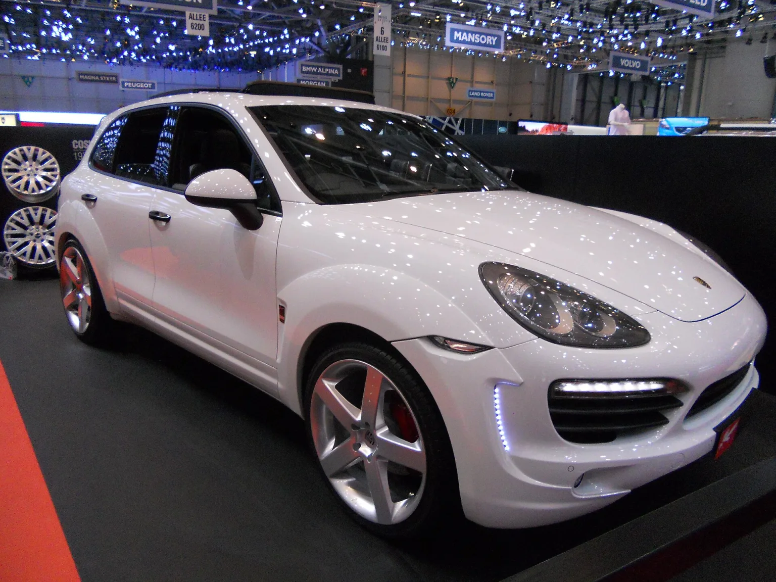 Project Kahn Porsche Cayenne Super Sports Wide Track, 2012 styling package.