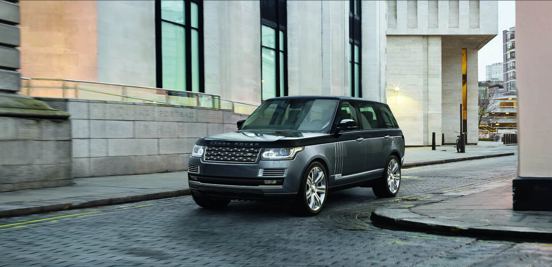 Range Rover SVAutobiography at the 2015 New York Auto Show