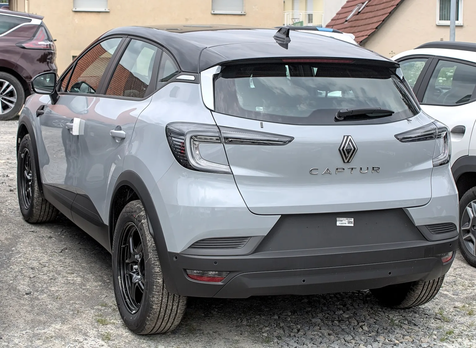 2024 Renault Captur II at an auto show, front three-quarter view