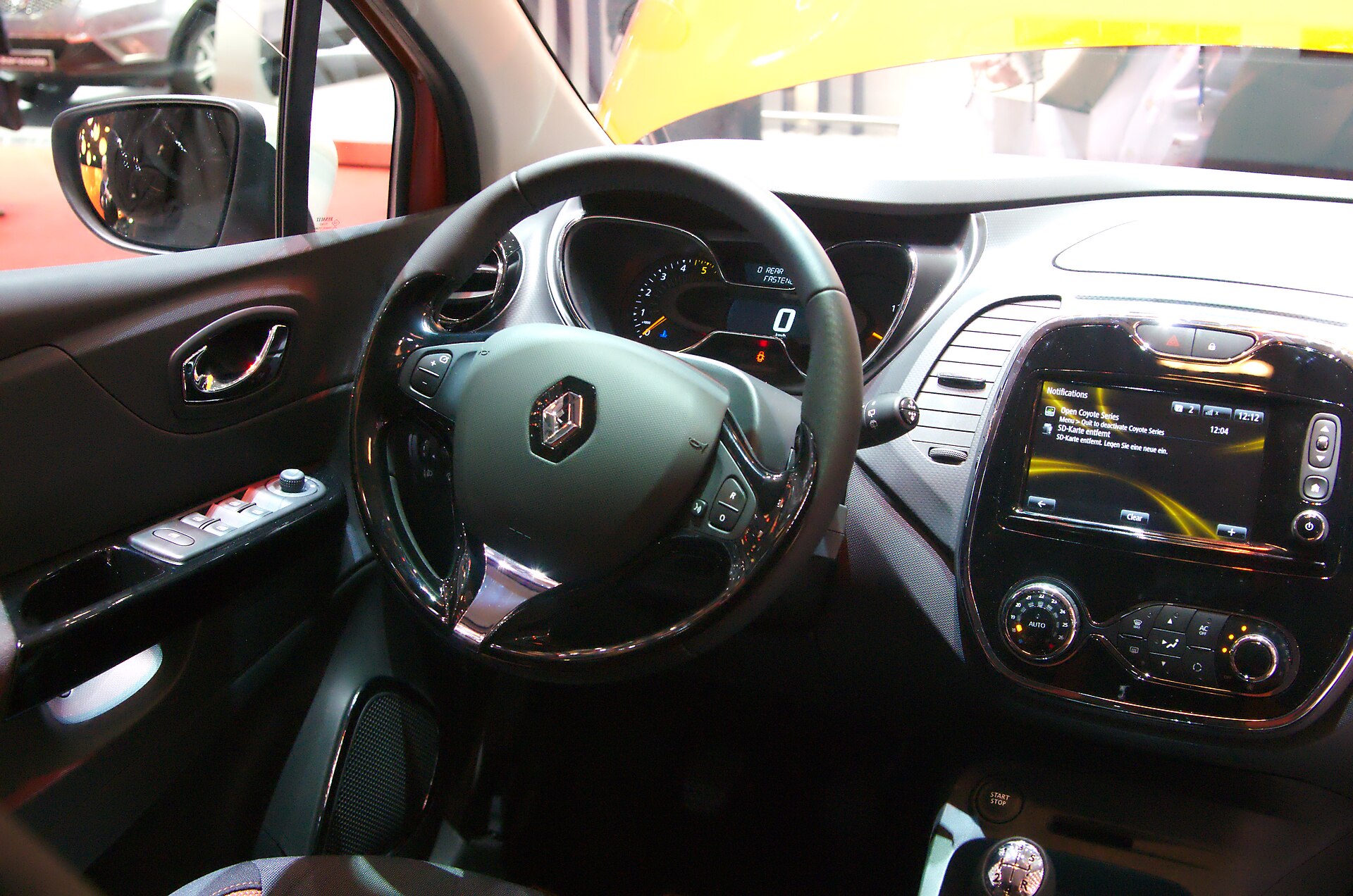 Renault Captur XMOD steering wheel at 2013 Geneva Motor Show