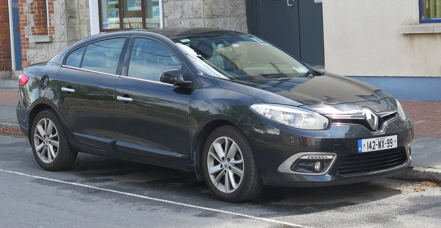 2014 Renault Fluence in Pearl Black, front right view
