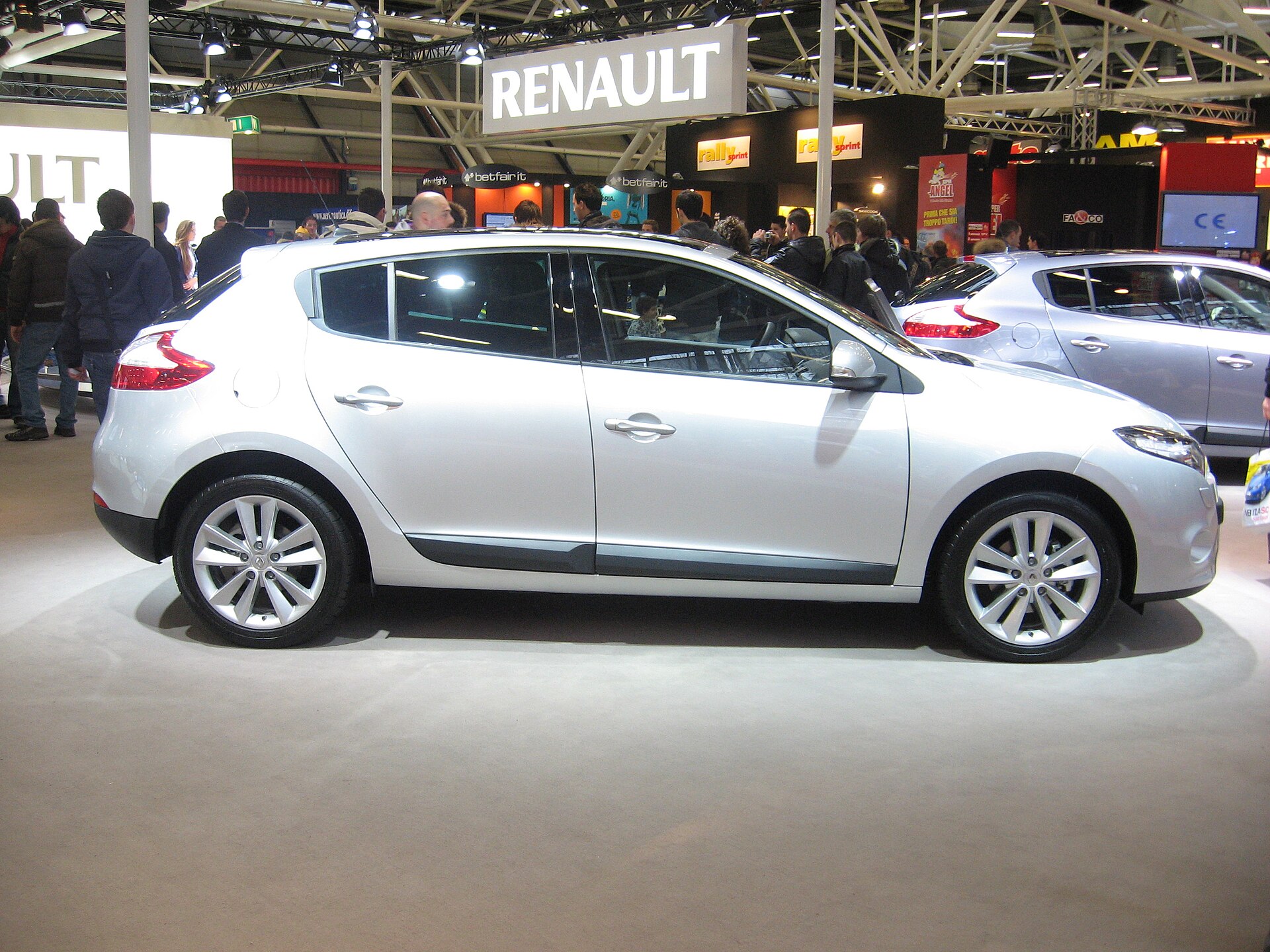 Renault Mégane Mk3 5-door hatchback, side view