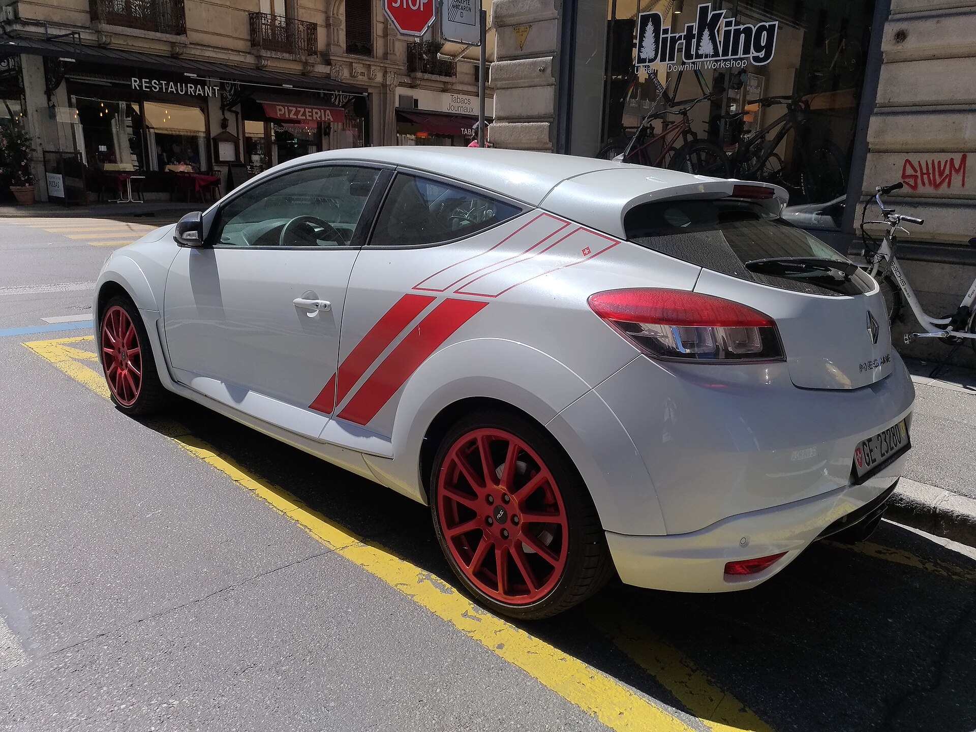 Renault Mégane RS275 Trophy R, 2015 model, front view