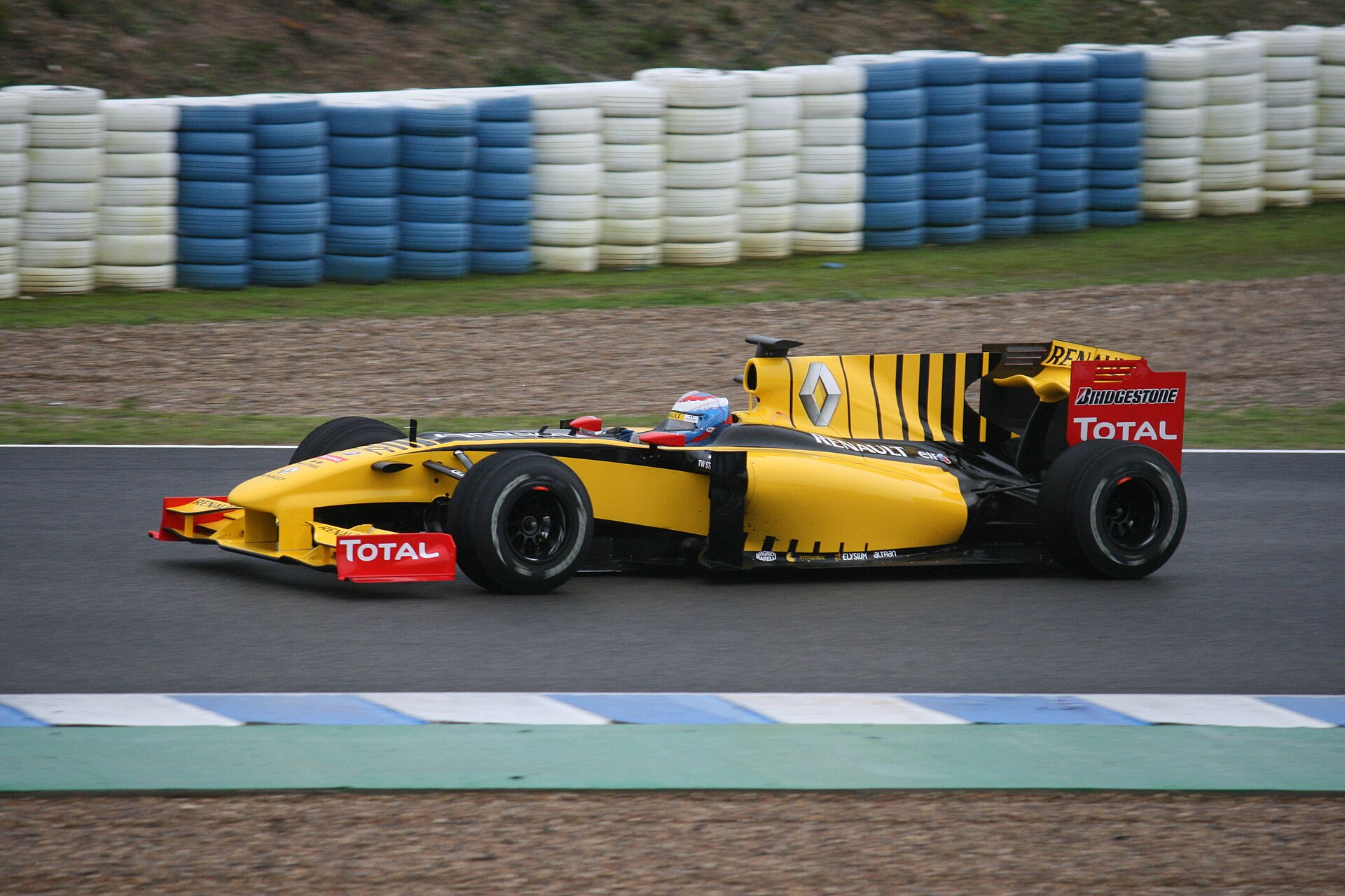 Renault R30 driven by Vitaly Petrov at Jerez, 2010