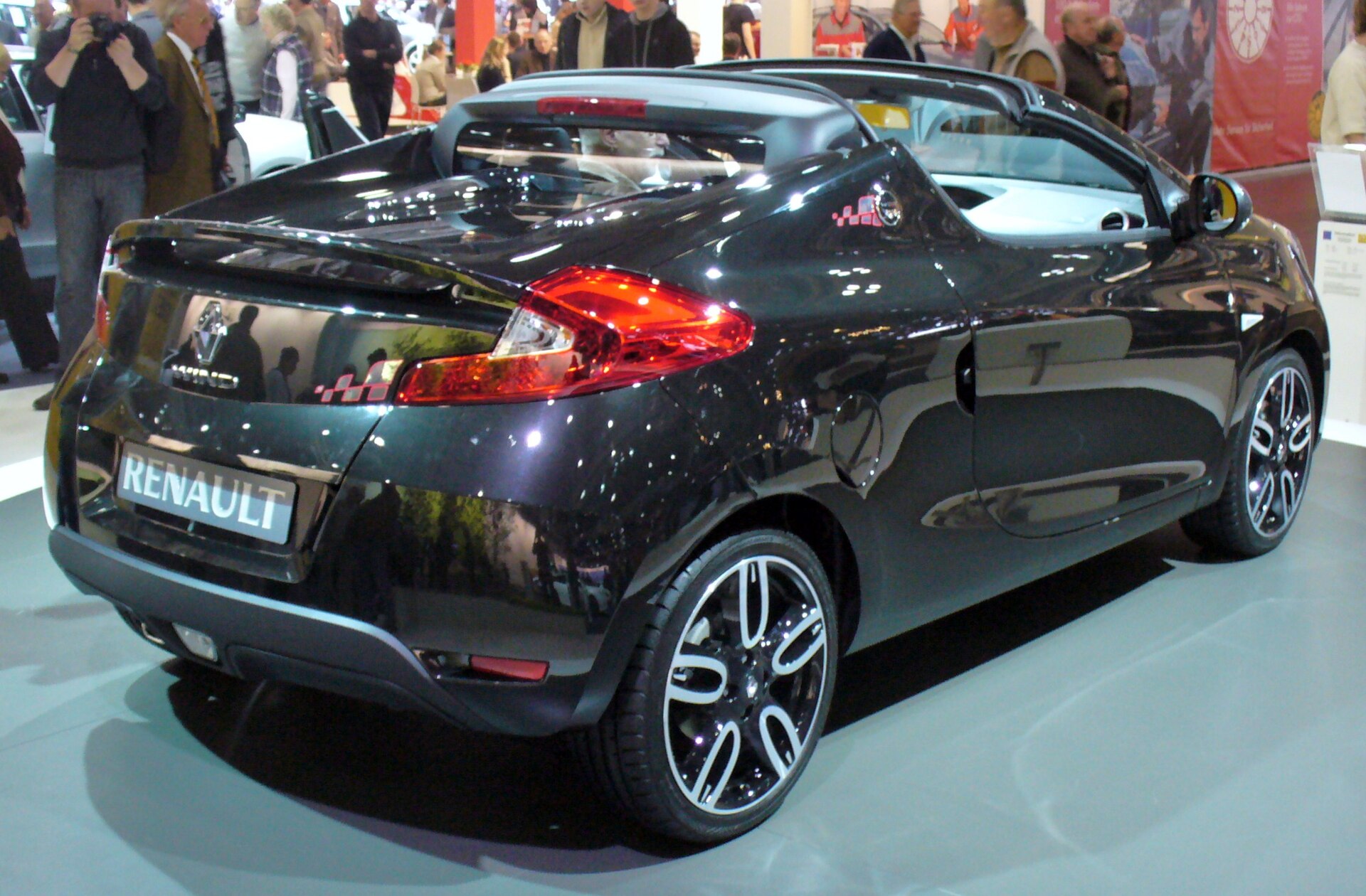 Rear view of a production Renault Wind