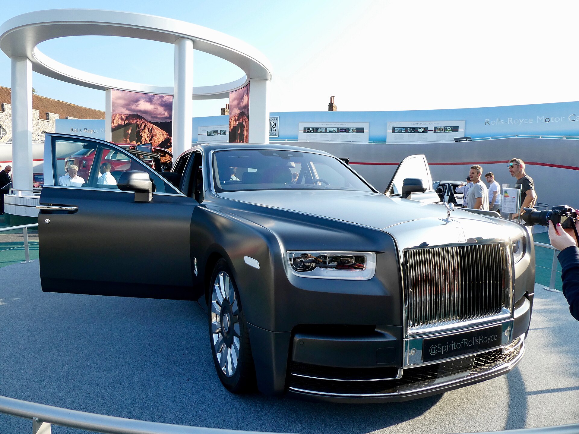 Rolls-Royce Phantom, contemporary sedan model