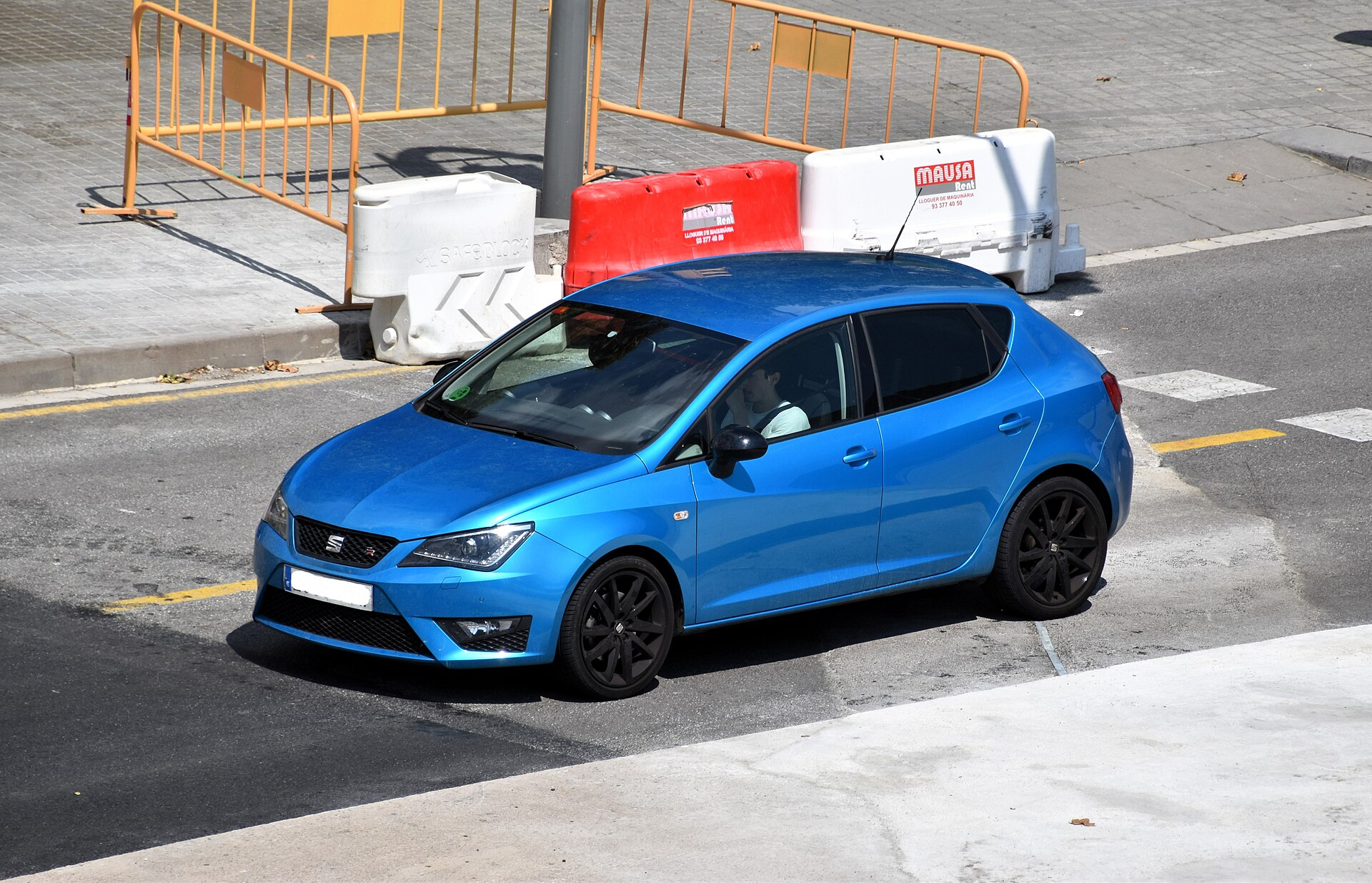 2016 Seat Ibiza FR, facelifted model introduced in 2015.