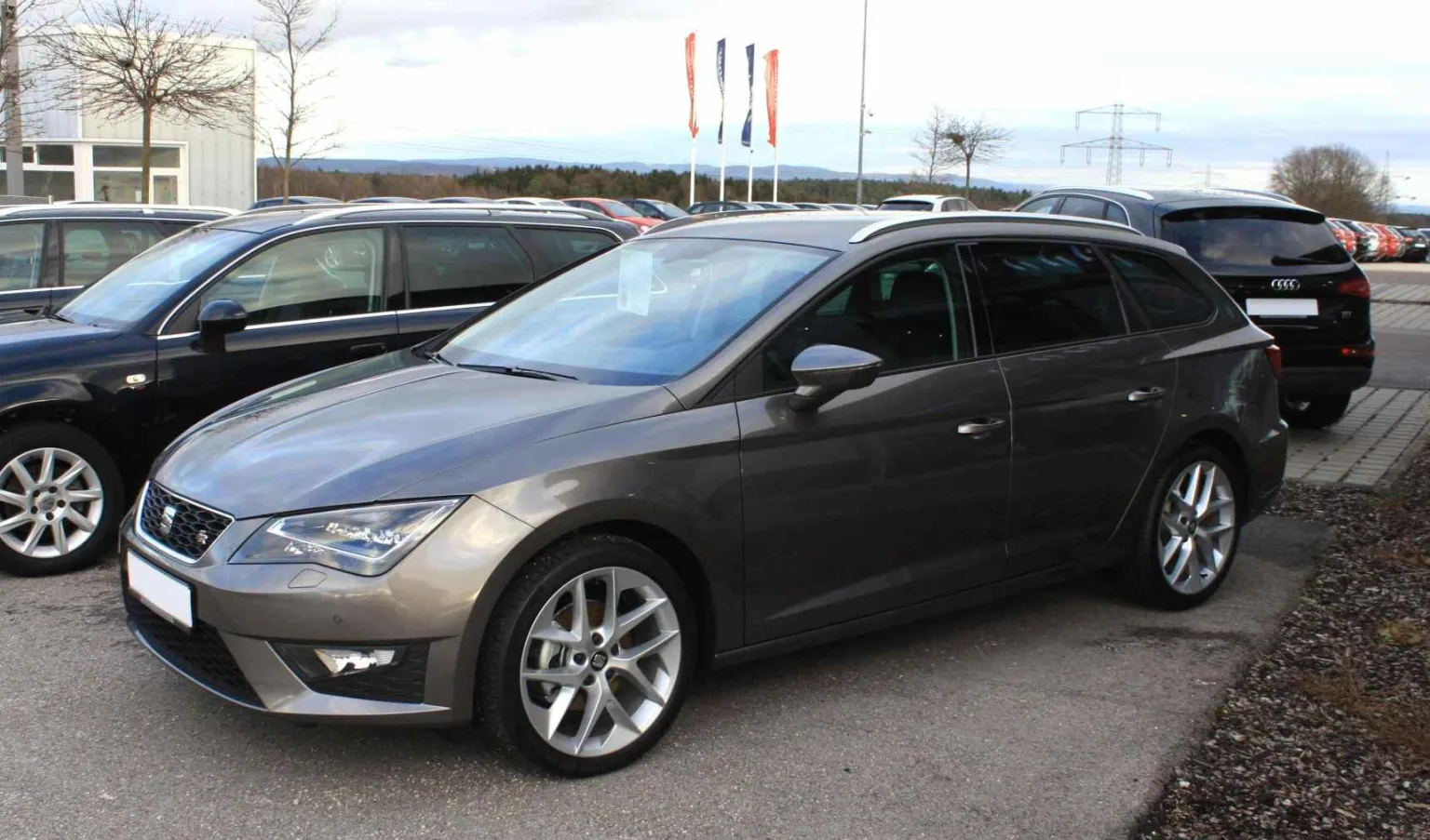 2013 Seat Leon ST front view