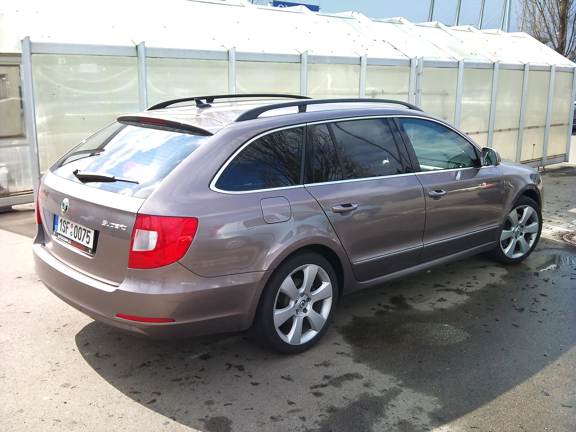 Skoda Superb Combi, estate version from the correct generation.