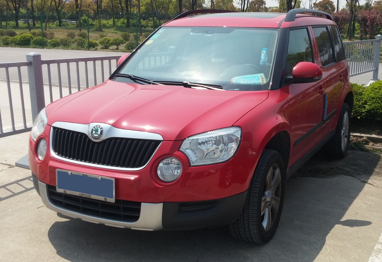 Skoda Yeti (China), pre-facelift, likely the long wheelbase version.